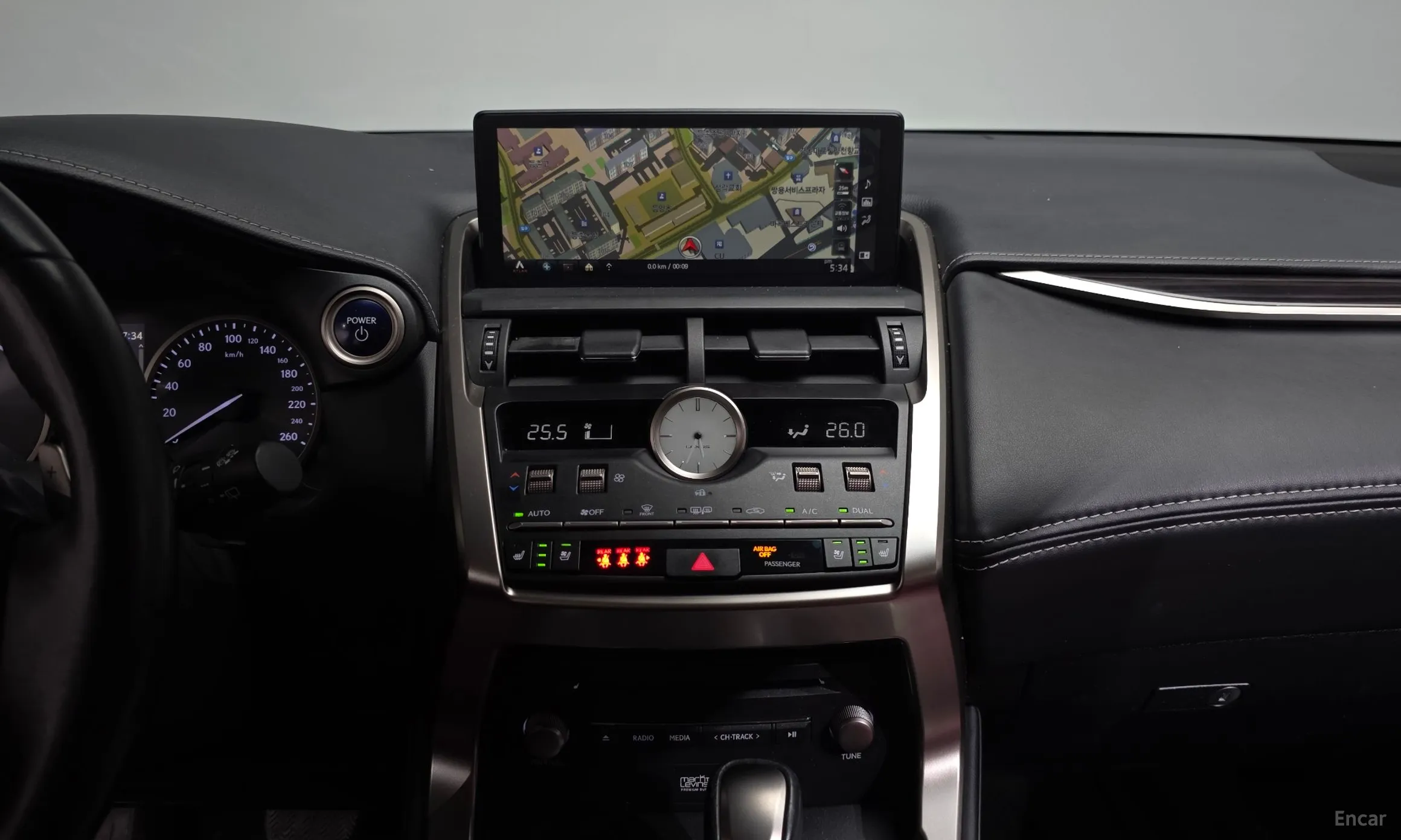 Lexus NX300h превью 14