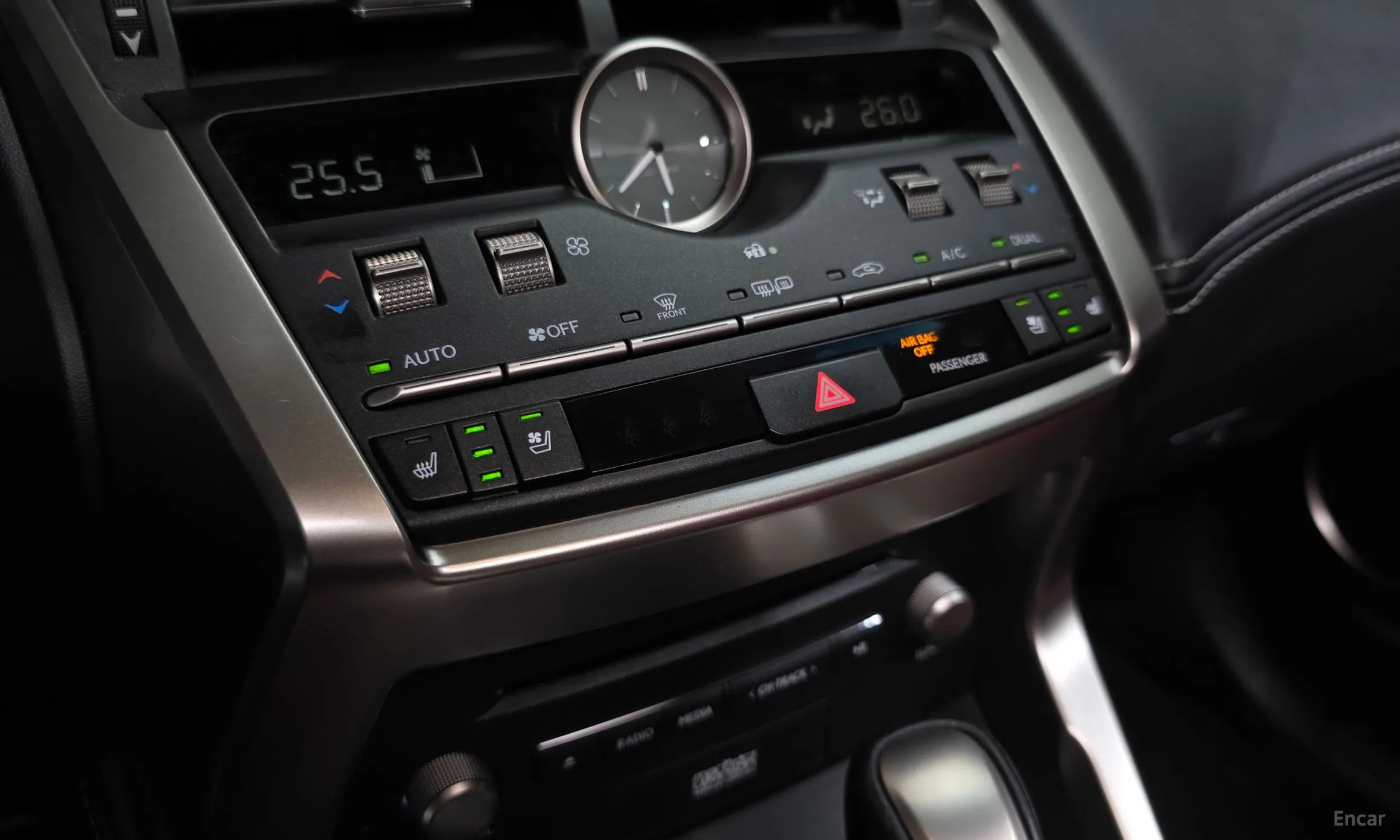 Lexus NX300h превью 17