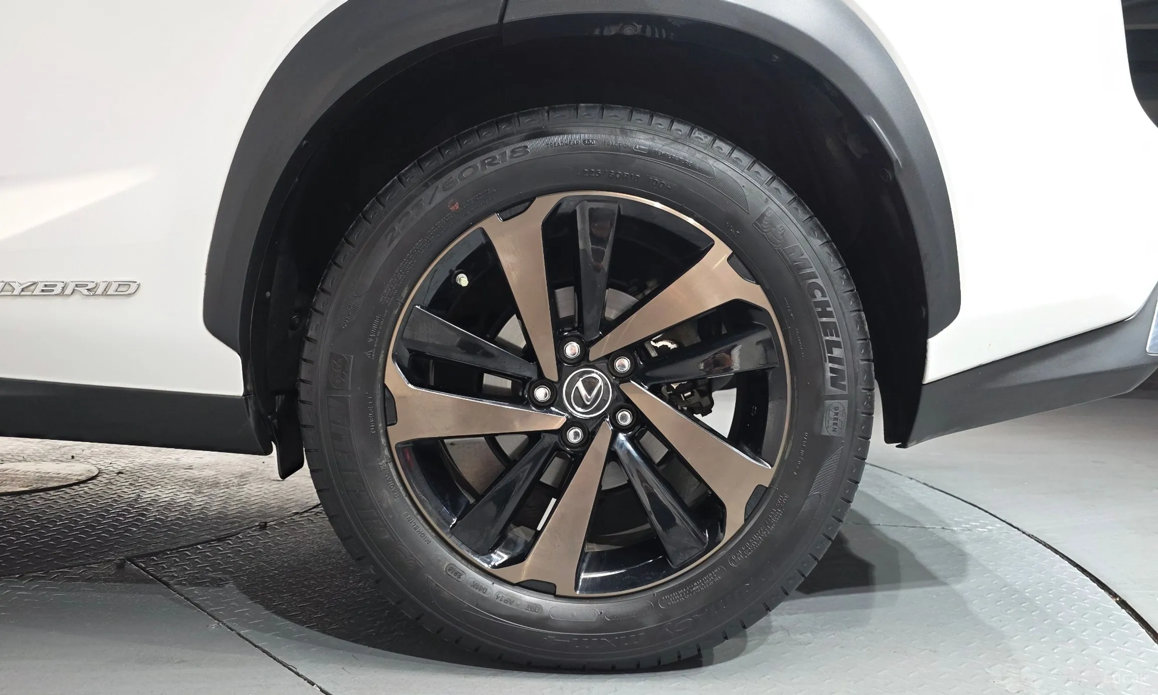 Lexus NX300h превью 5