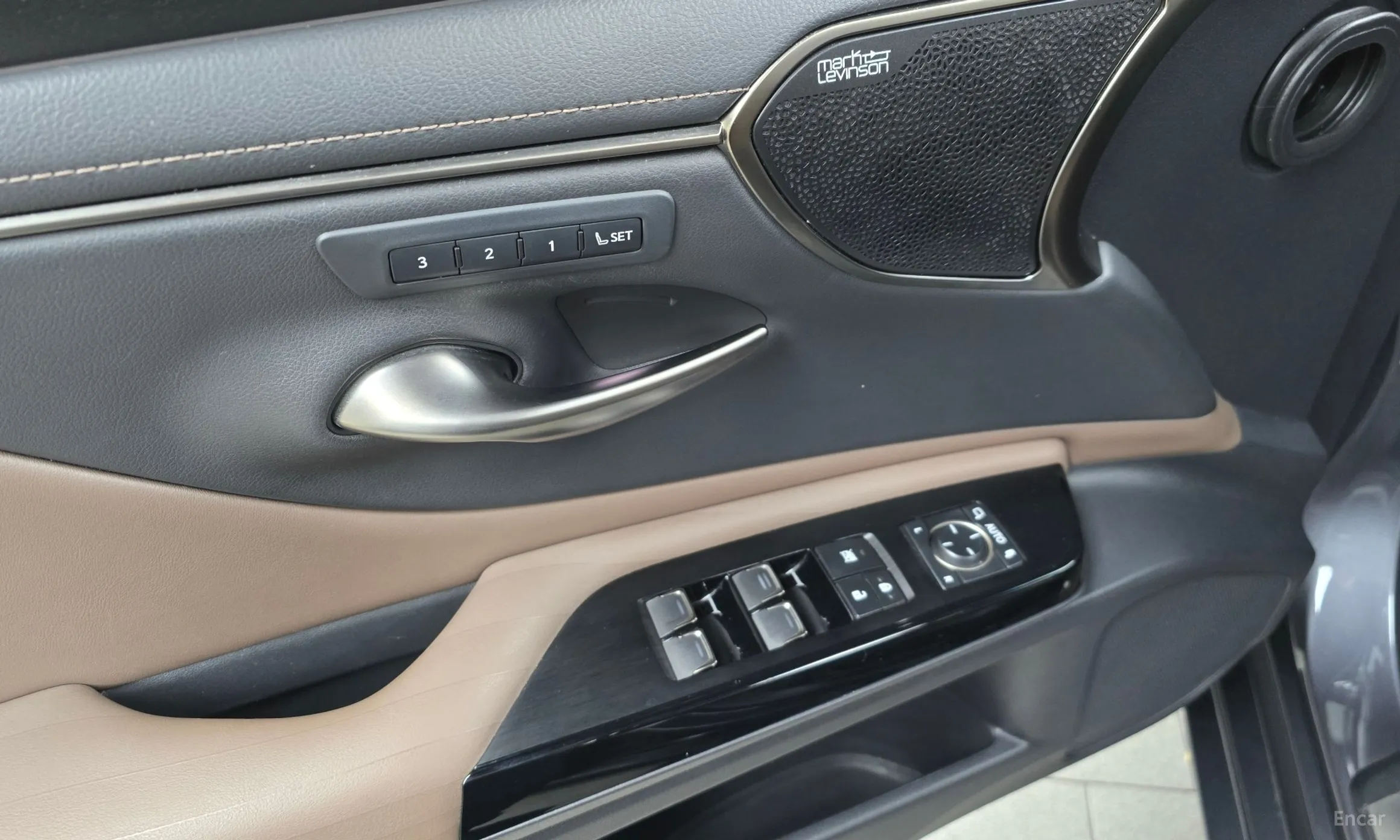 Lexus ES300h 7th Generation превью 17