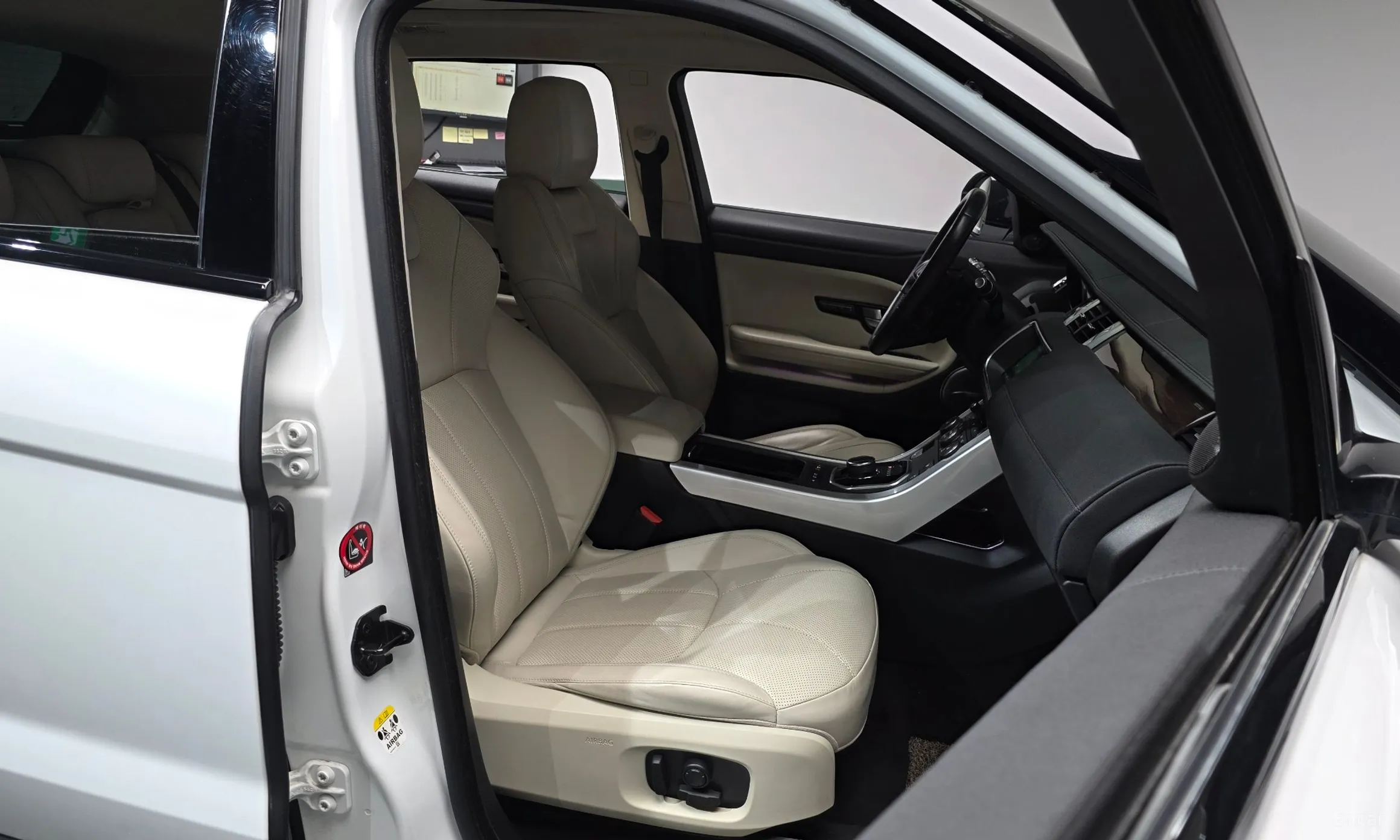 Land Rover Range Rover Evoque превью 10