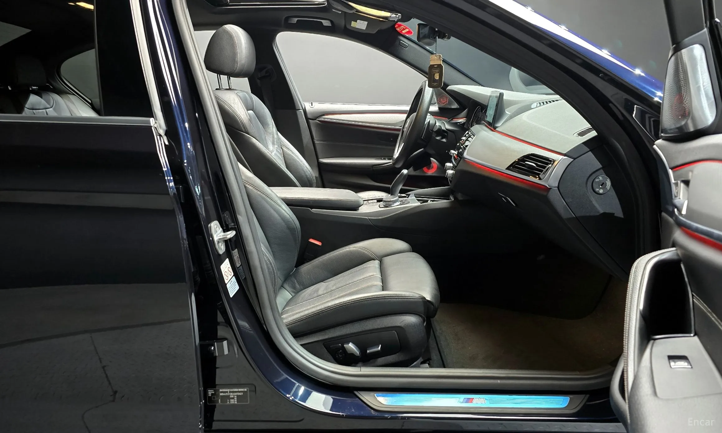 BMW 5 Series (G30) превью 10