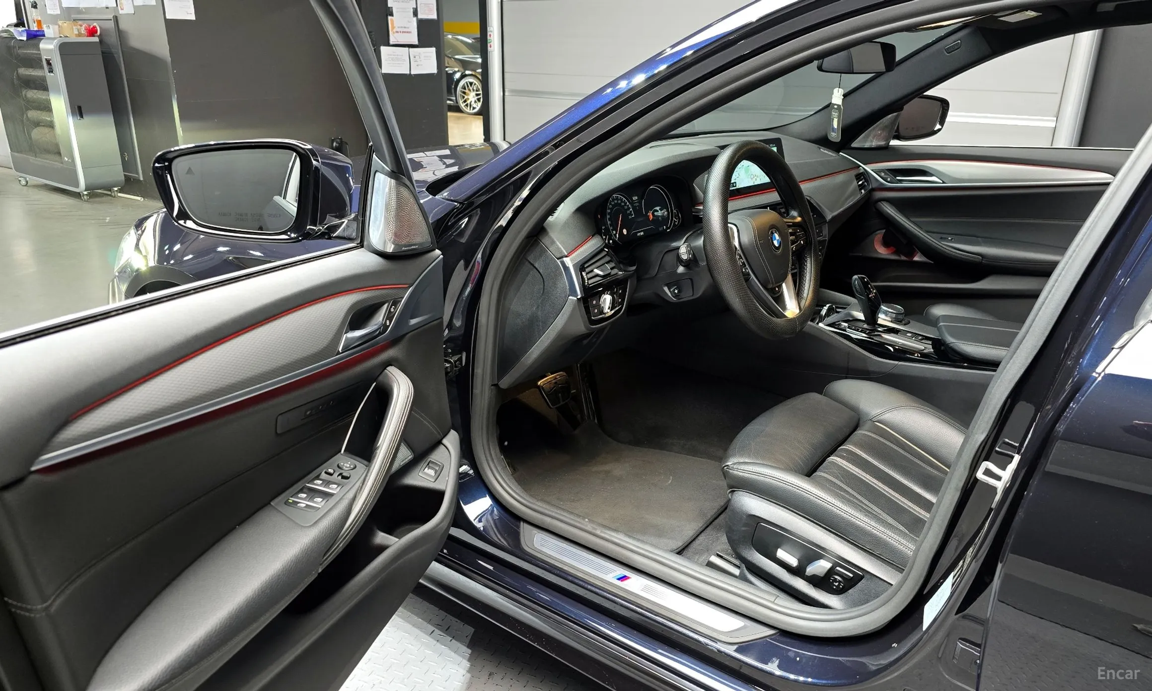 BMW 5 Series (G30) превью 11