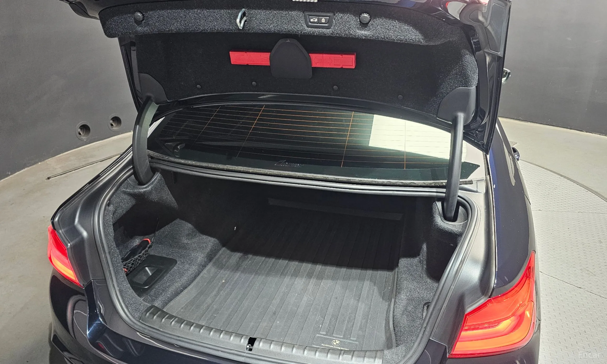BMW 5 Series (G30) превью 20
