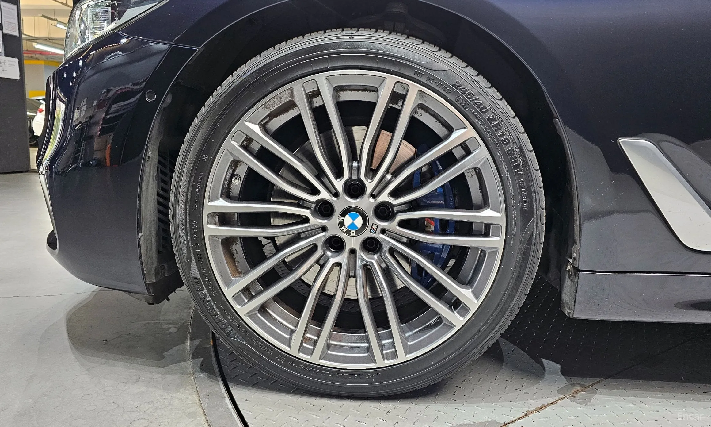 BMW 5 Series (G30) превью 5