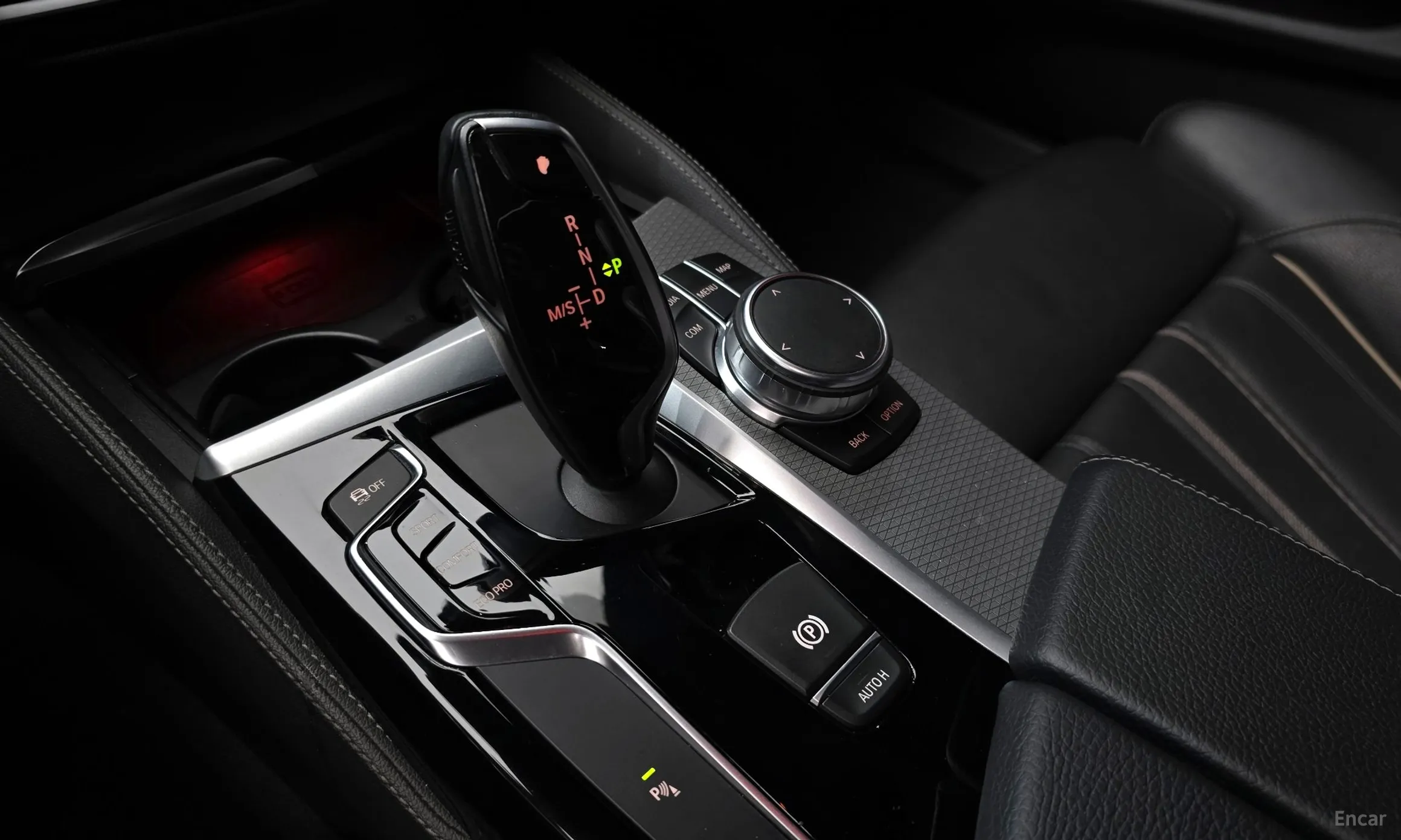 BMW 5 Series (G30) превью 9