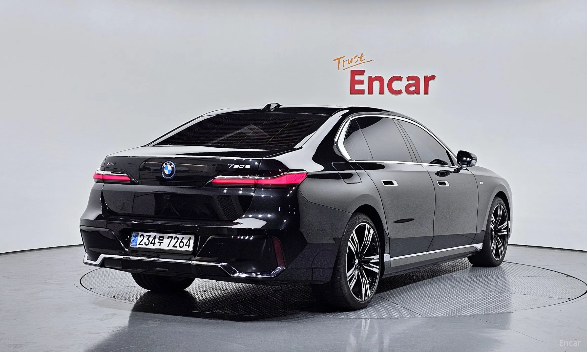 BMW 7 Series (G70) превью 2