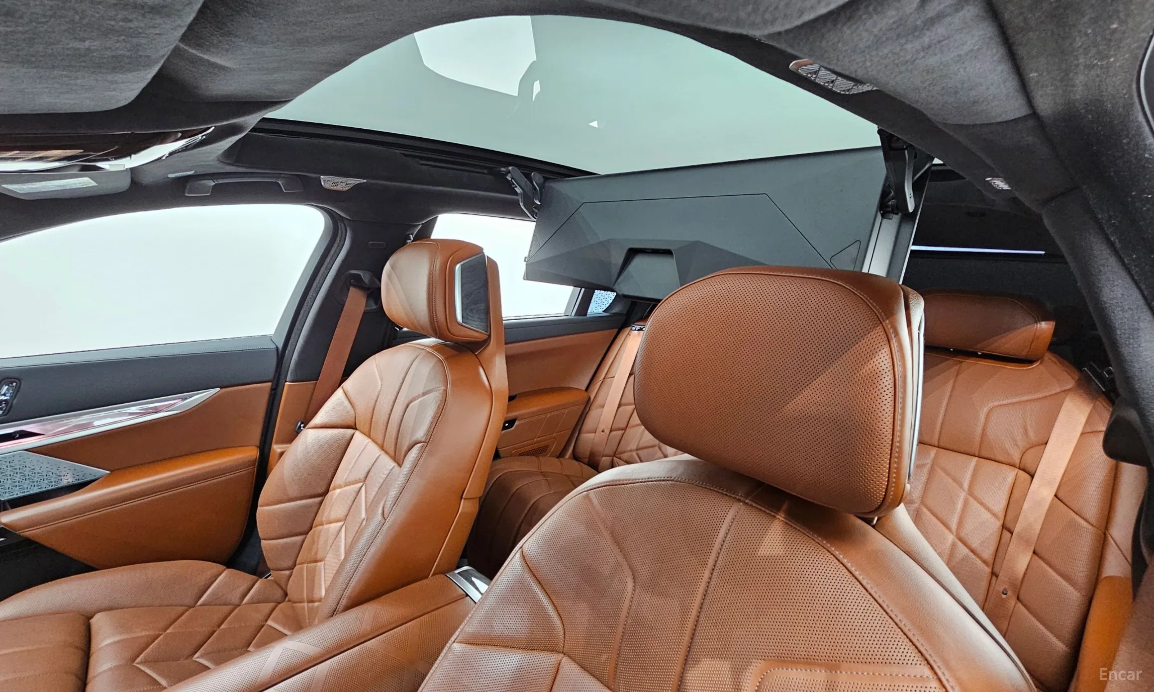 BMW 7 Series (G70) превью 18