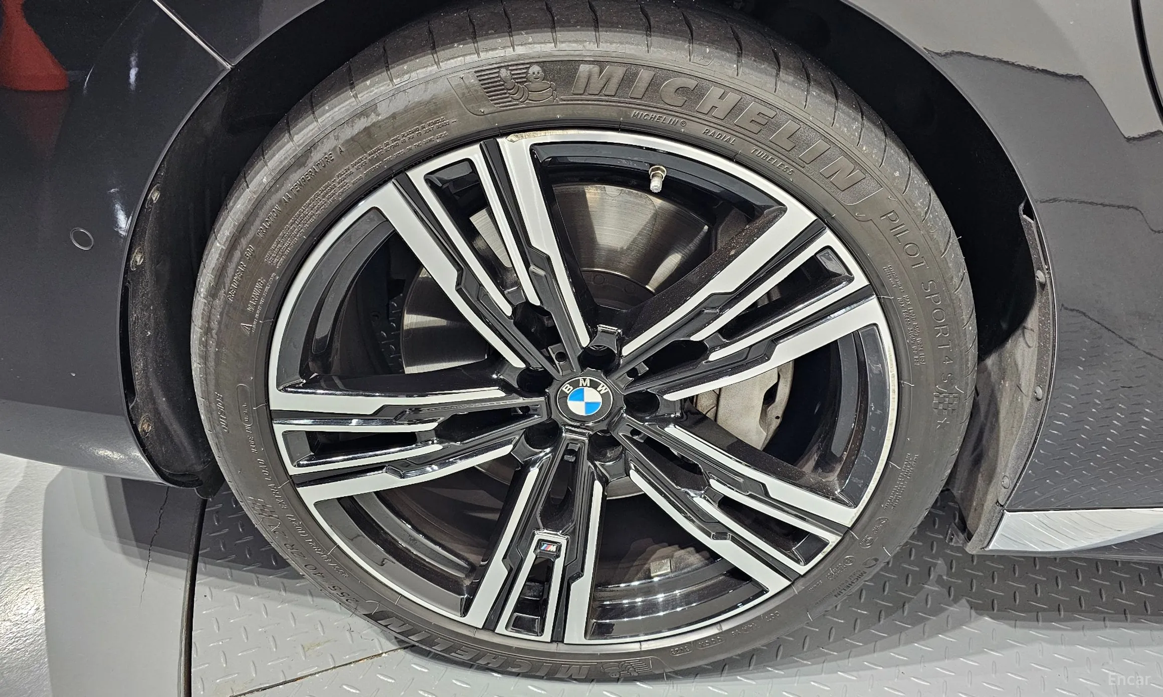 BMW 7 Series (G70) превью 5