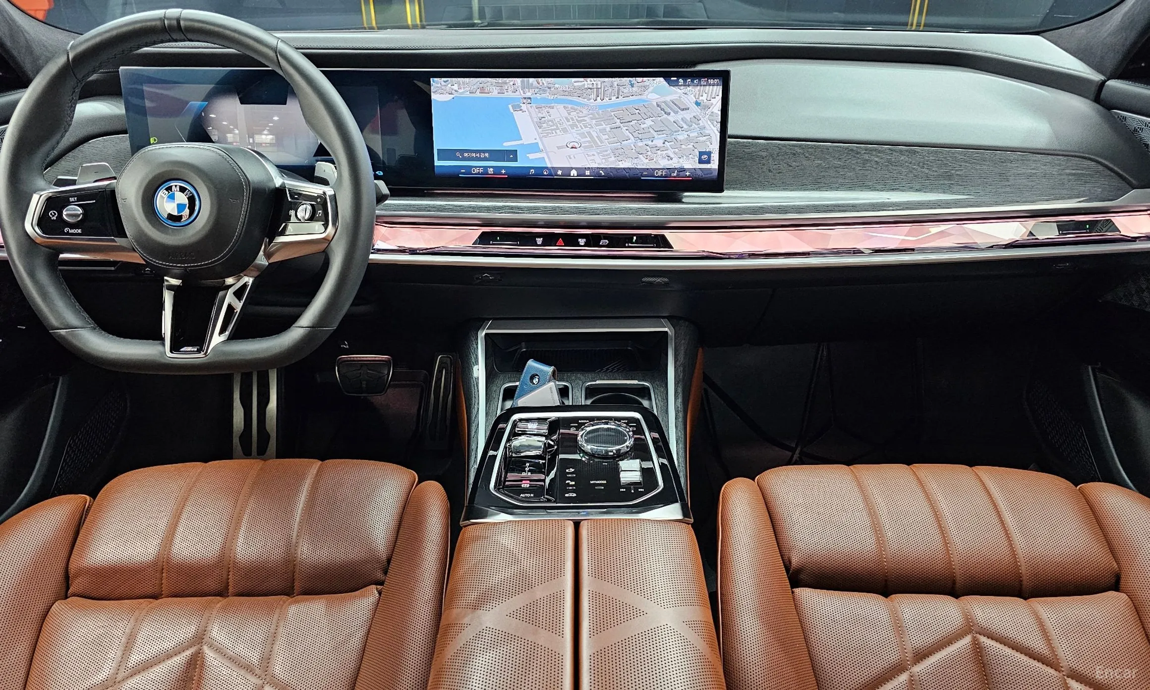 BMW 7 Series (G70) превью 7