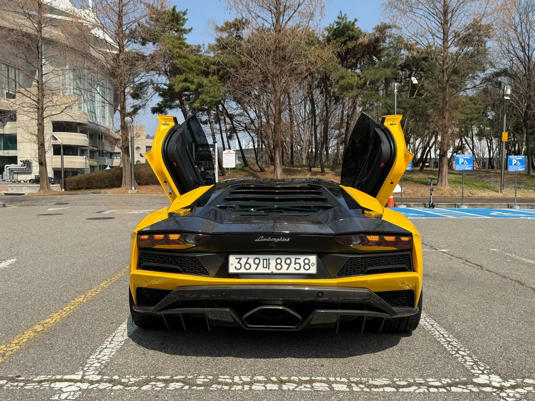 Lamborghini Aventador превью 7
