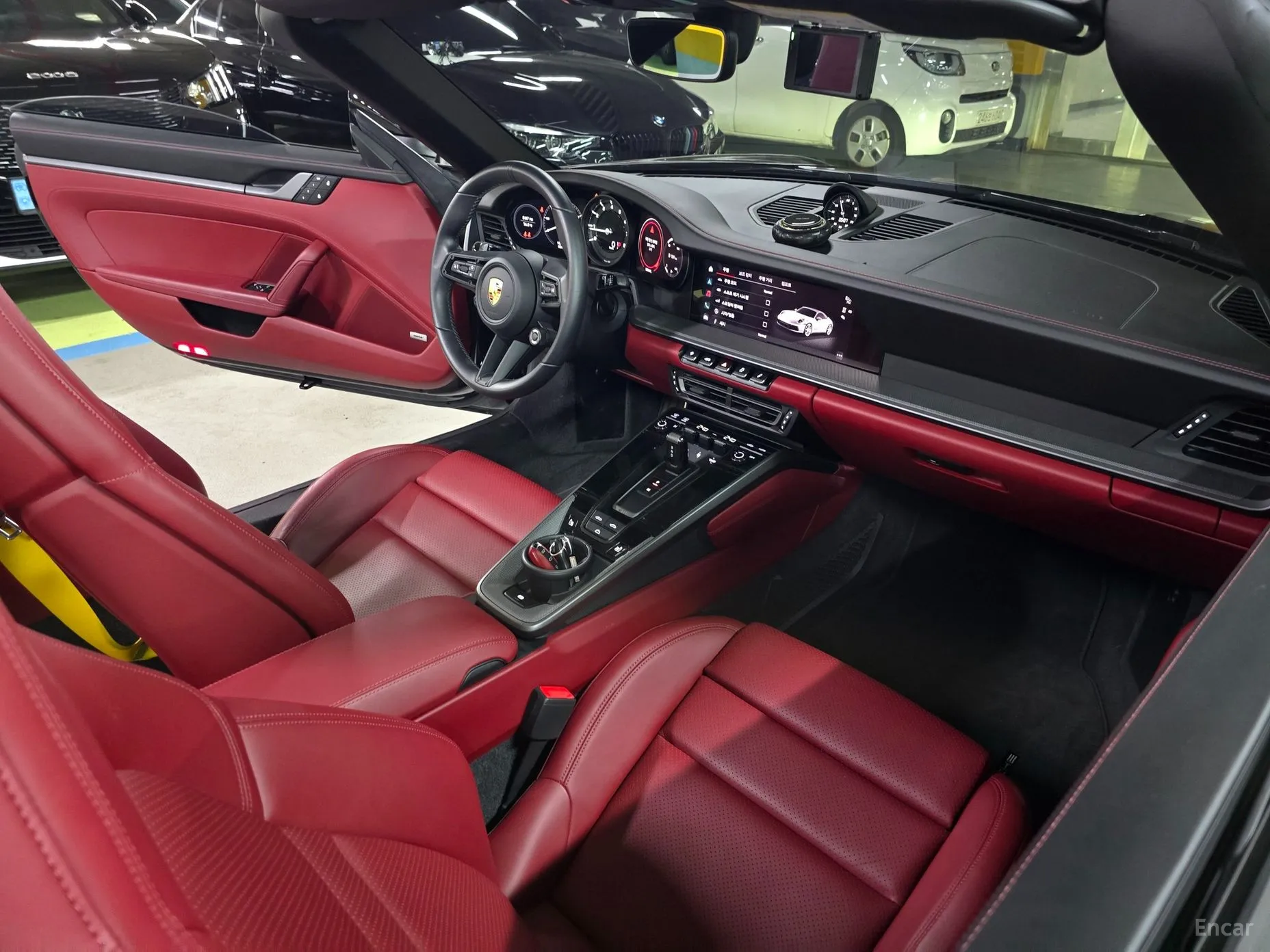 Porsche 911 (992) превью 12
