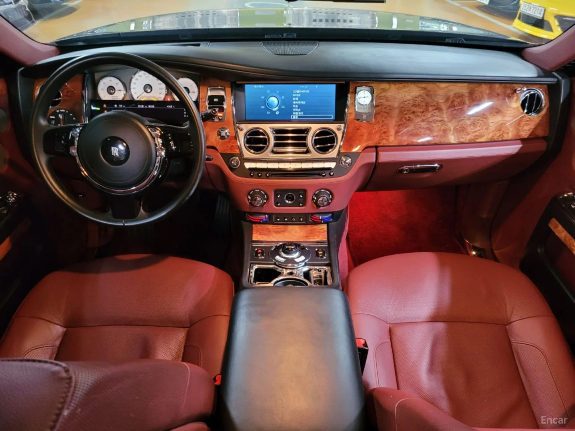 Rolls-Royce Ghost превью 16