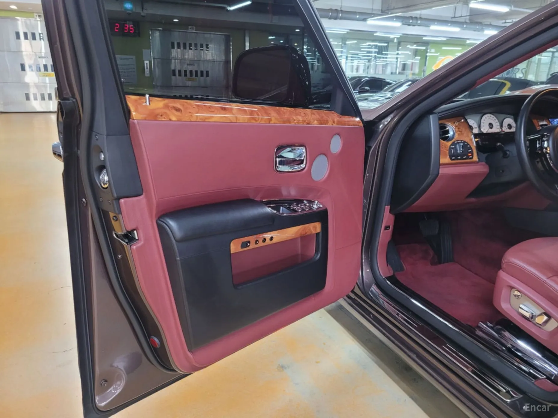 Rolls-Royce Ghost превью 4