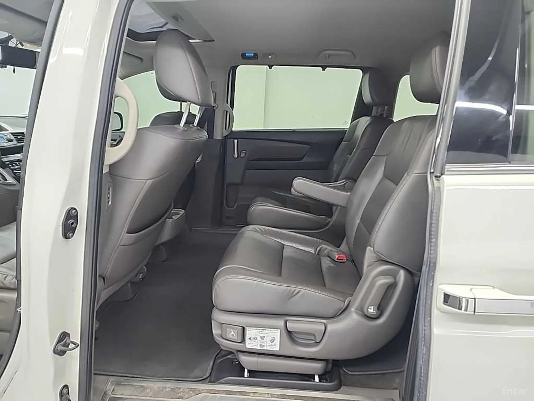Honda Odyssey превью 12