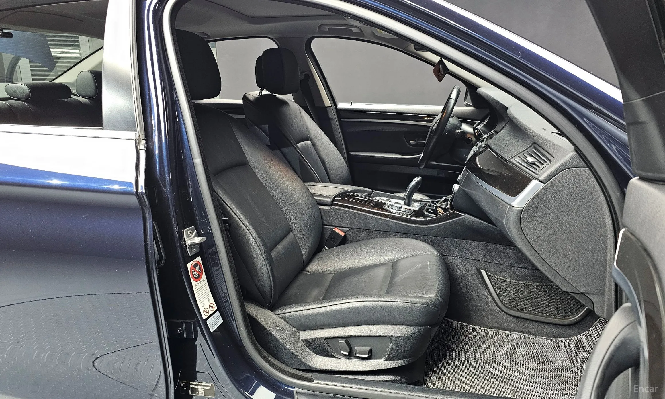 BMW 5 Series (F10) превью 10