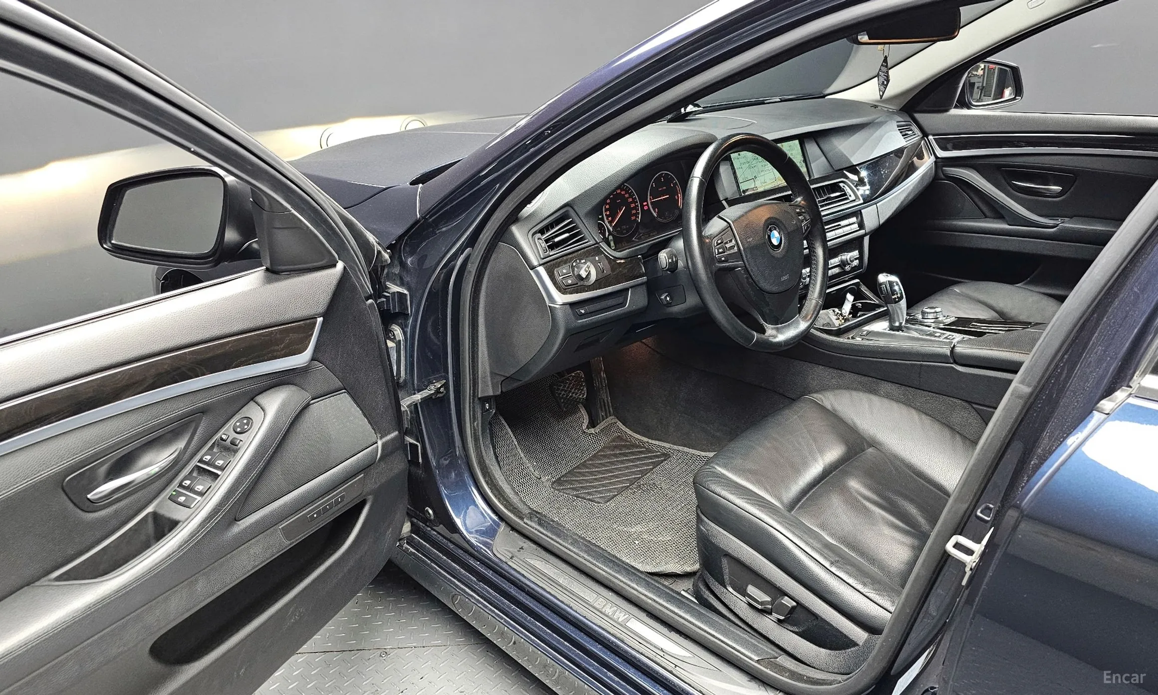 BMW 5 Series (F10) превью 11