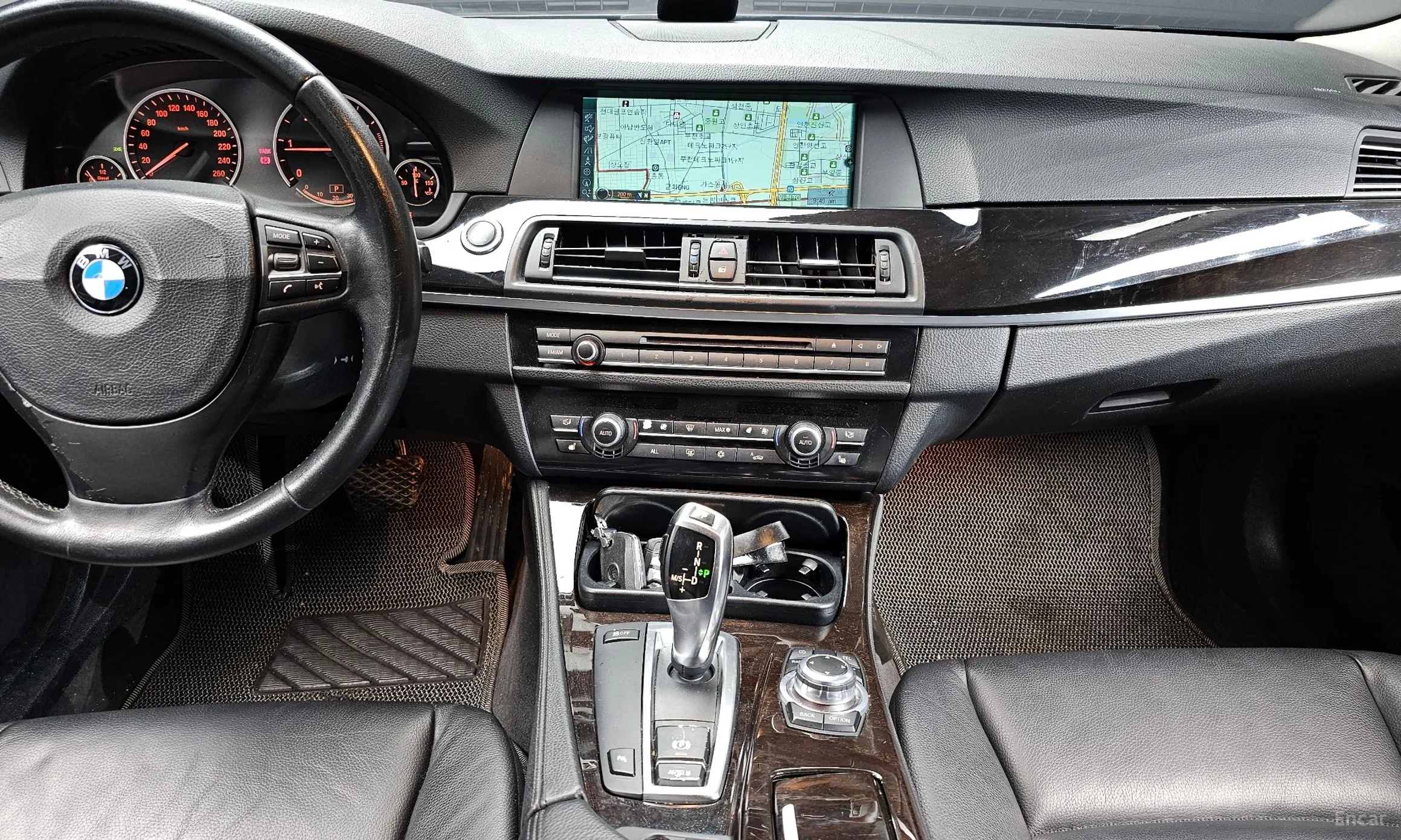 BMW 5 Series (F10) превью 14