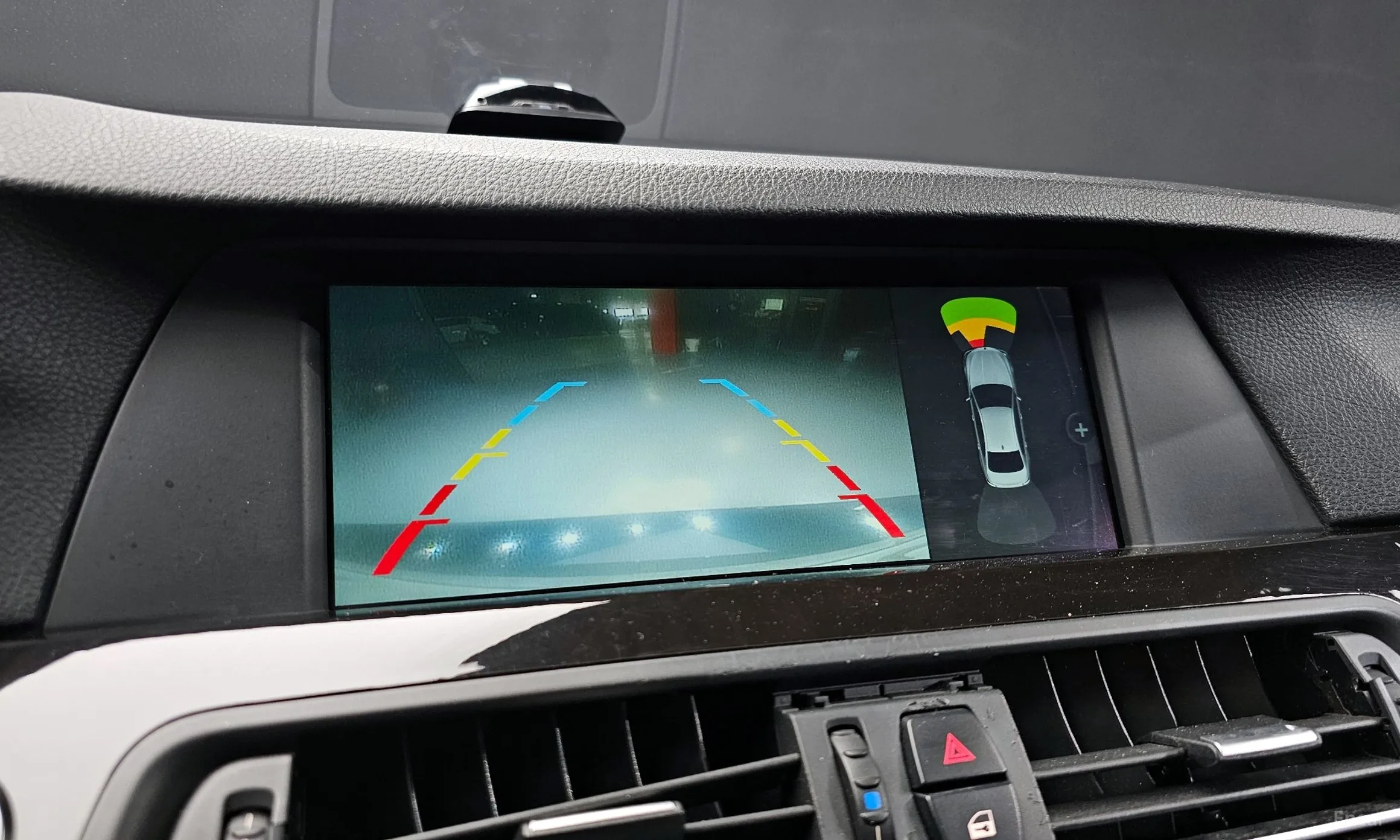 BMW 5 Series (F10) превью 15