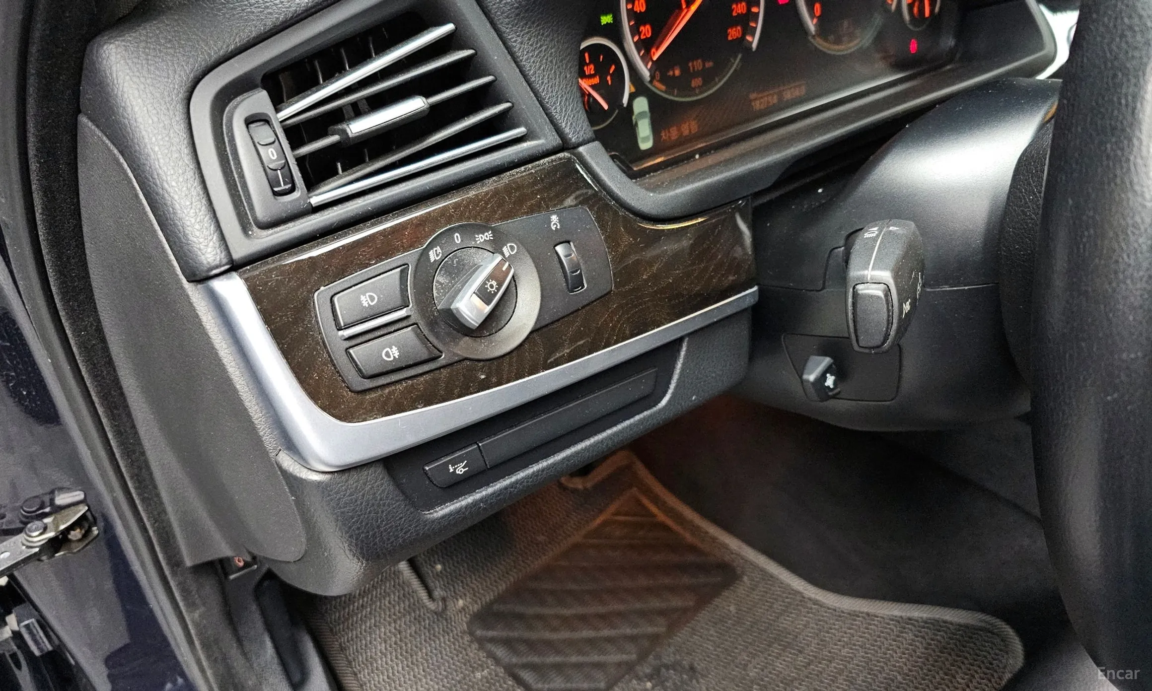 BMW 5 Series (F10) превью 17