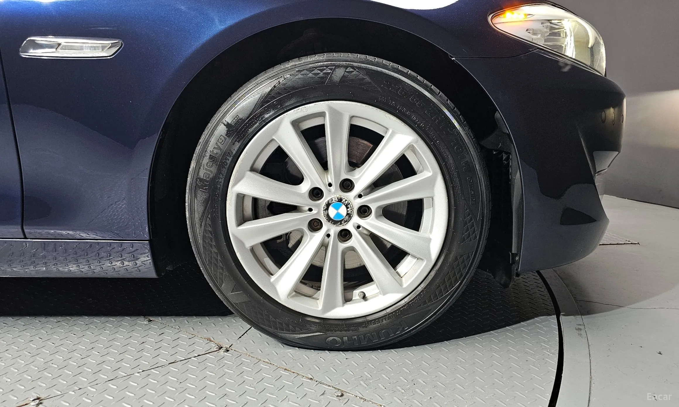 BMW 5 Series (F10) превью 5
