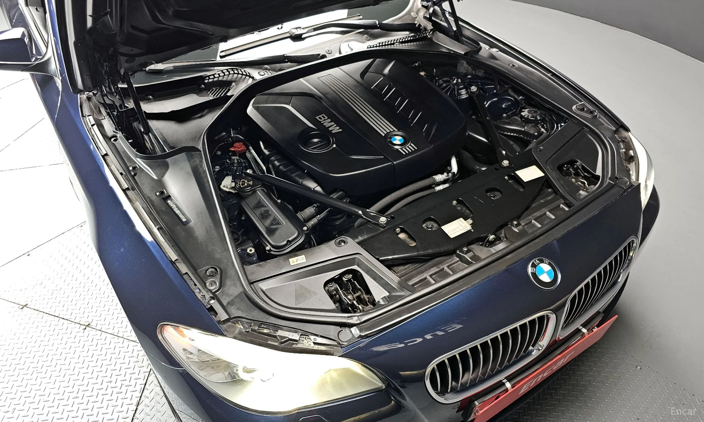 BMW 5 Series (F10) превью 6