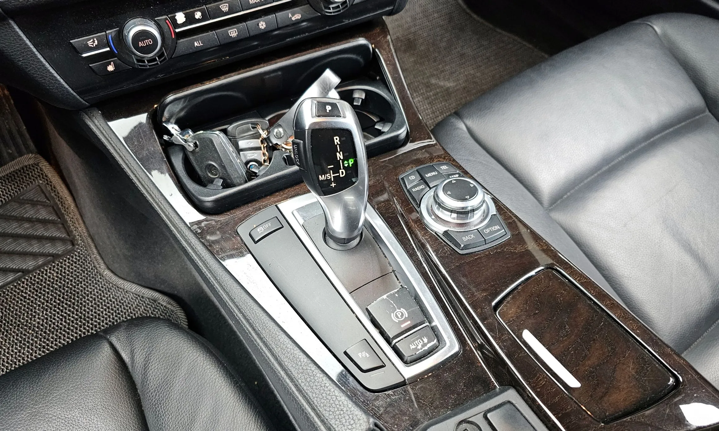 BMW 5 Series (F10) превью 9