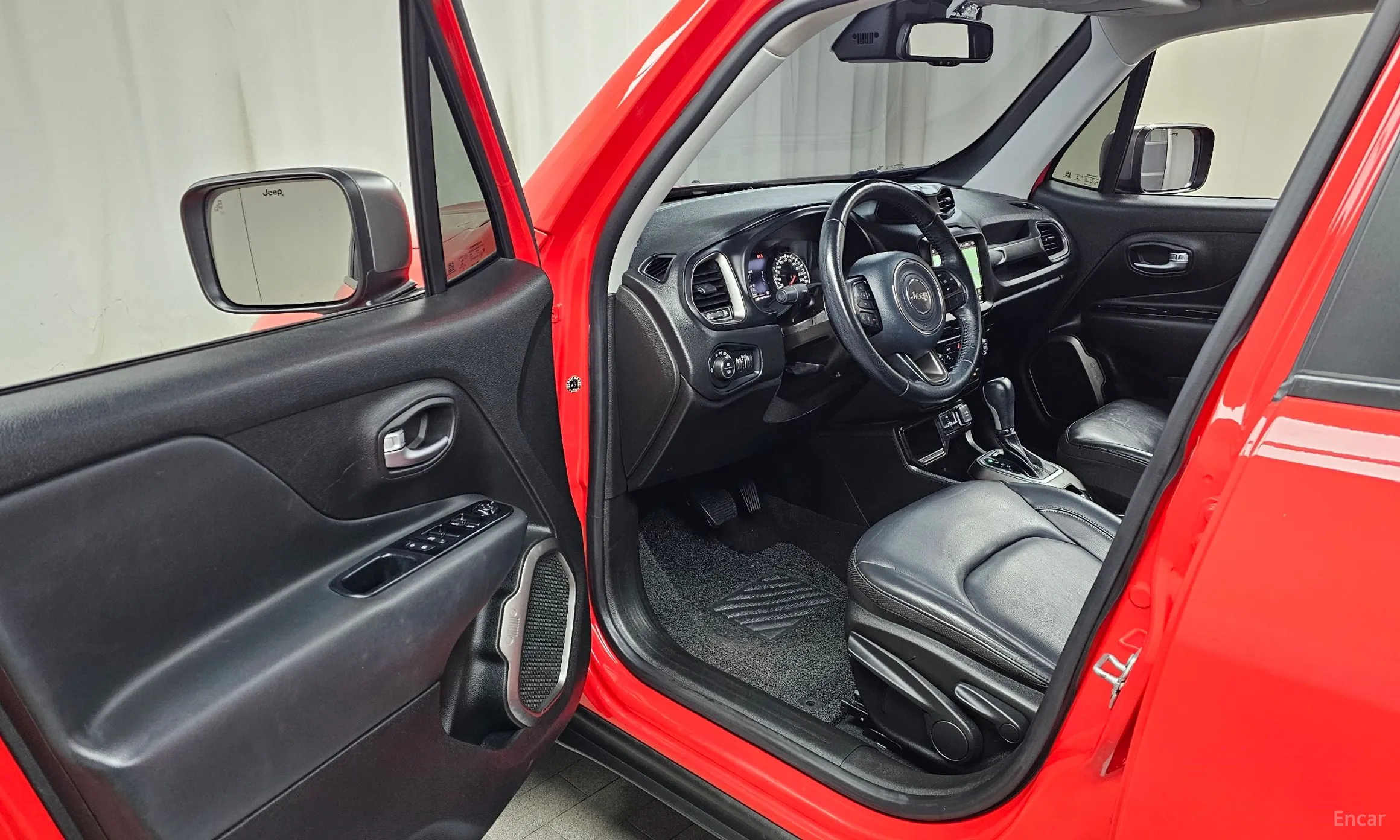 Jeep Renegade превью 10