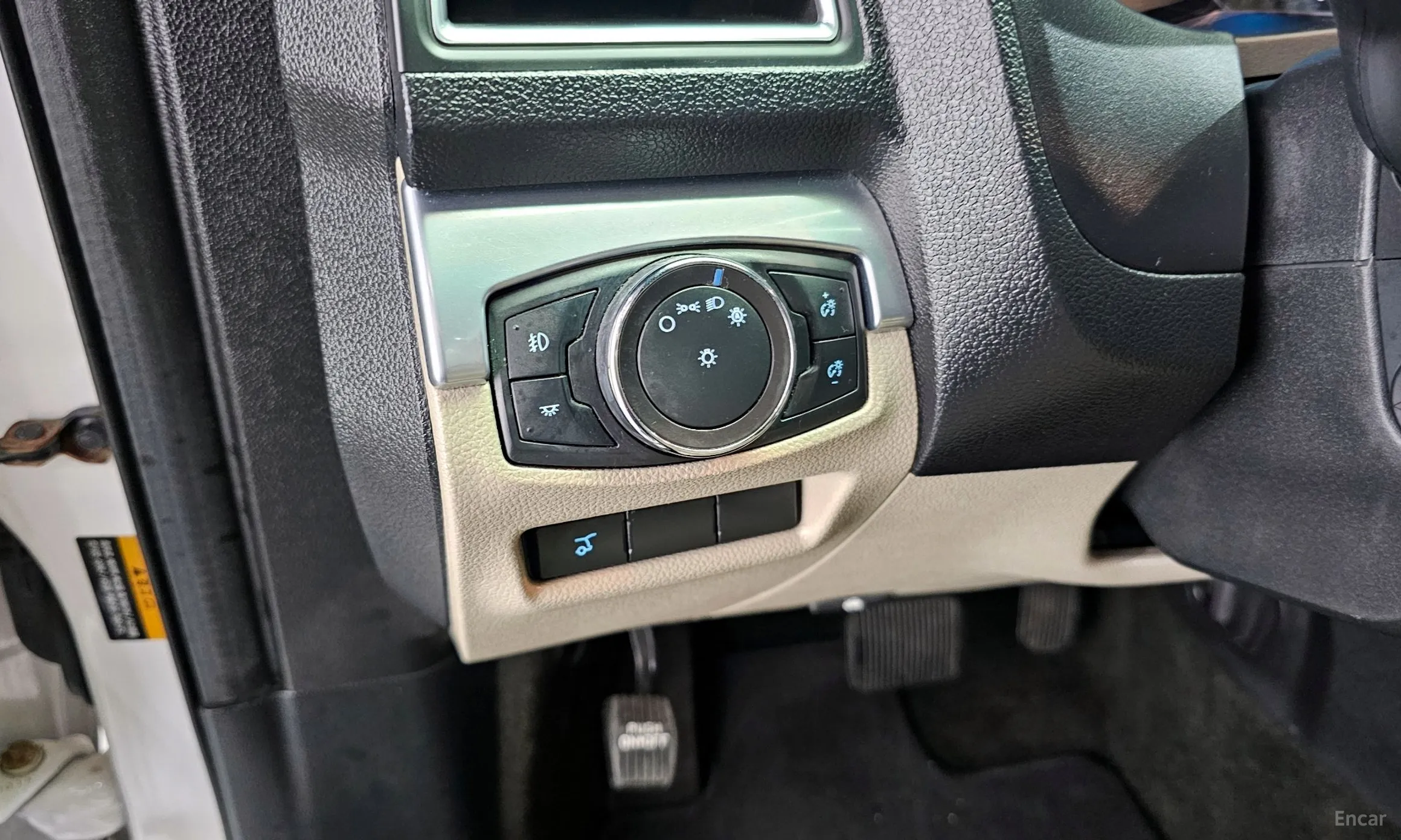 Ford Explorer превью 17