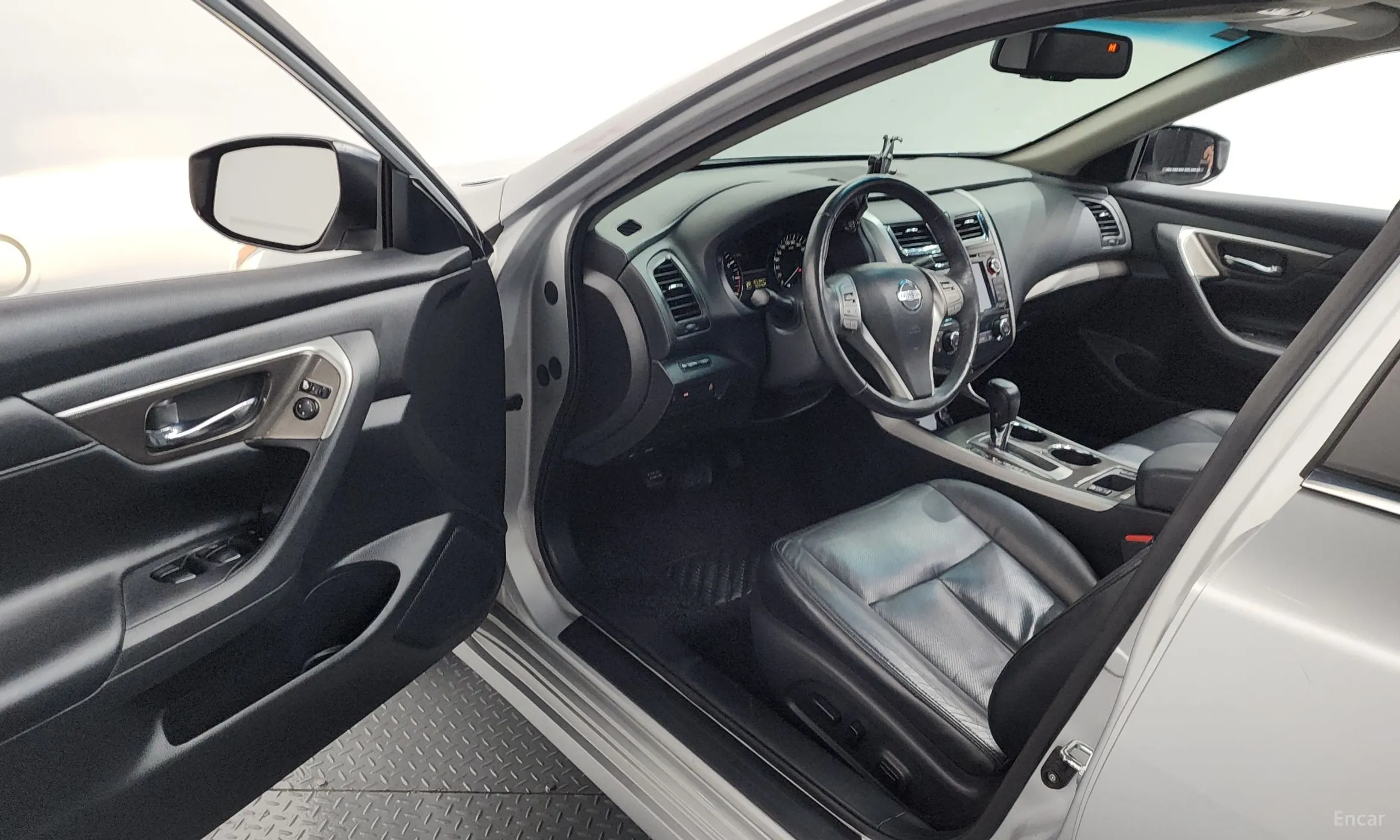 Nissan Altima превью 10