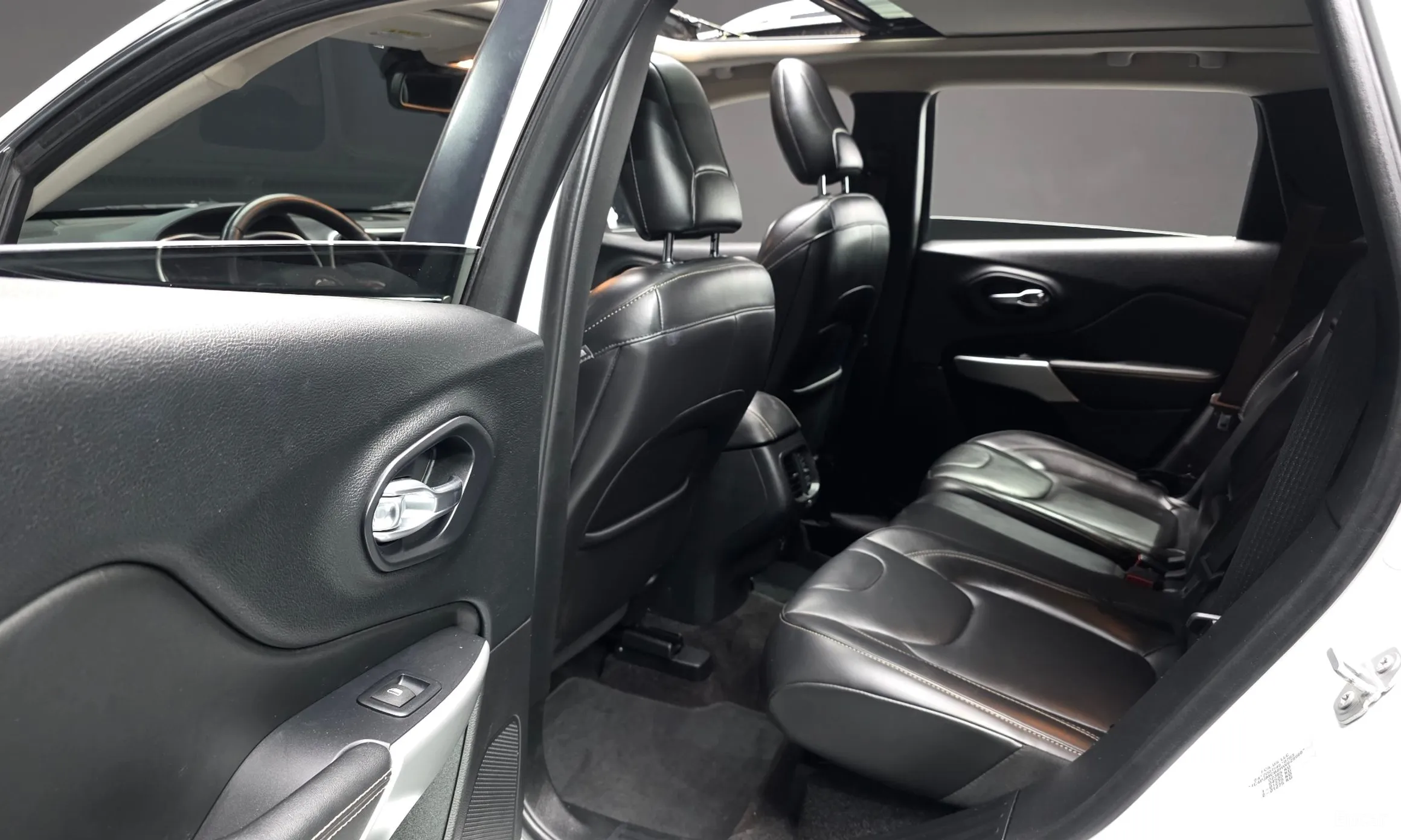 Jeep Cherokee (KL) превью 12