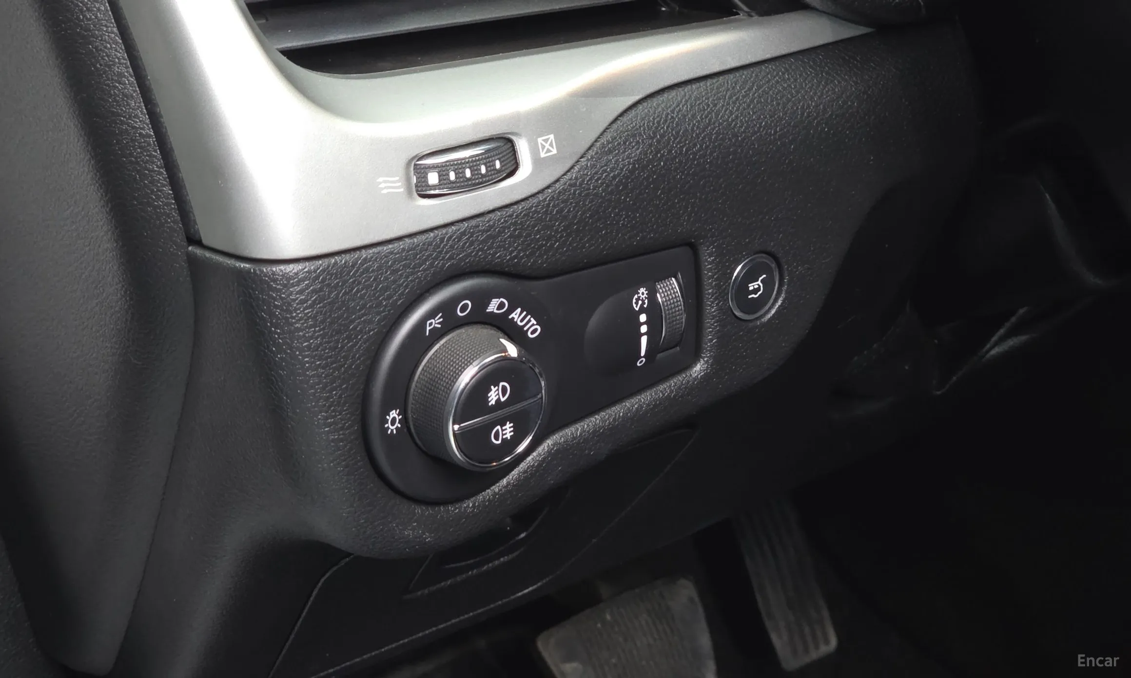 Jeep Cherokee (KL) превью 16