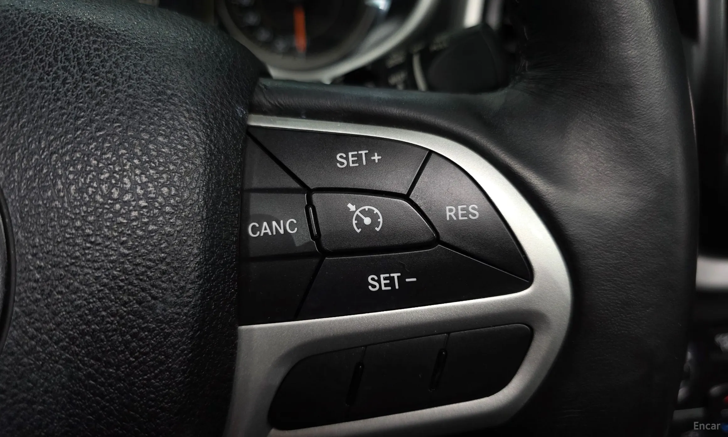 Jeep Cherokee (KL) превью 19