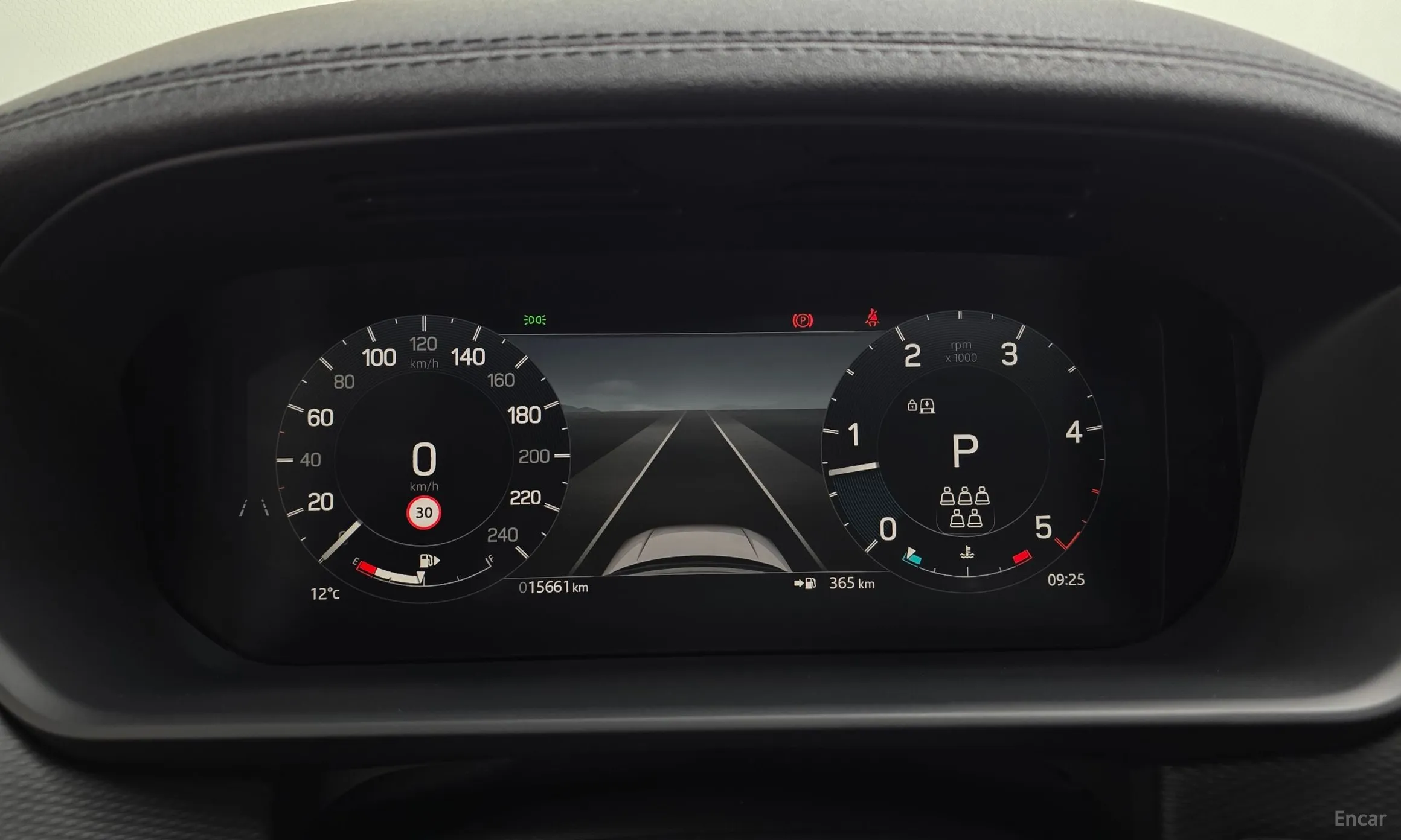 Land Rover Discovery 5 превью 12