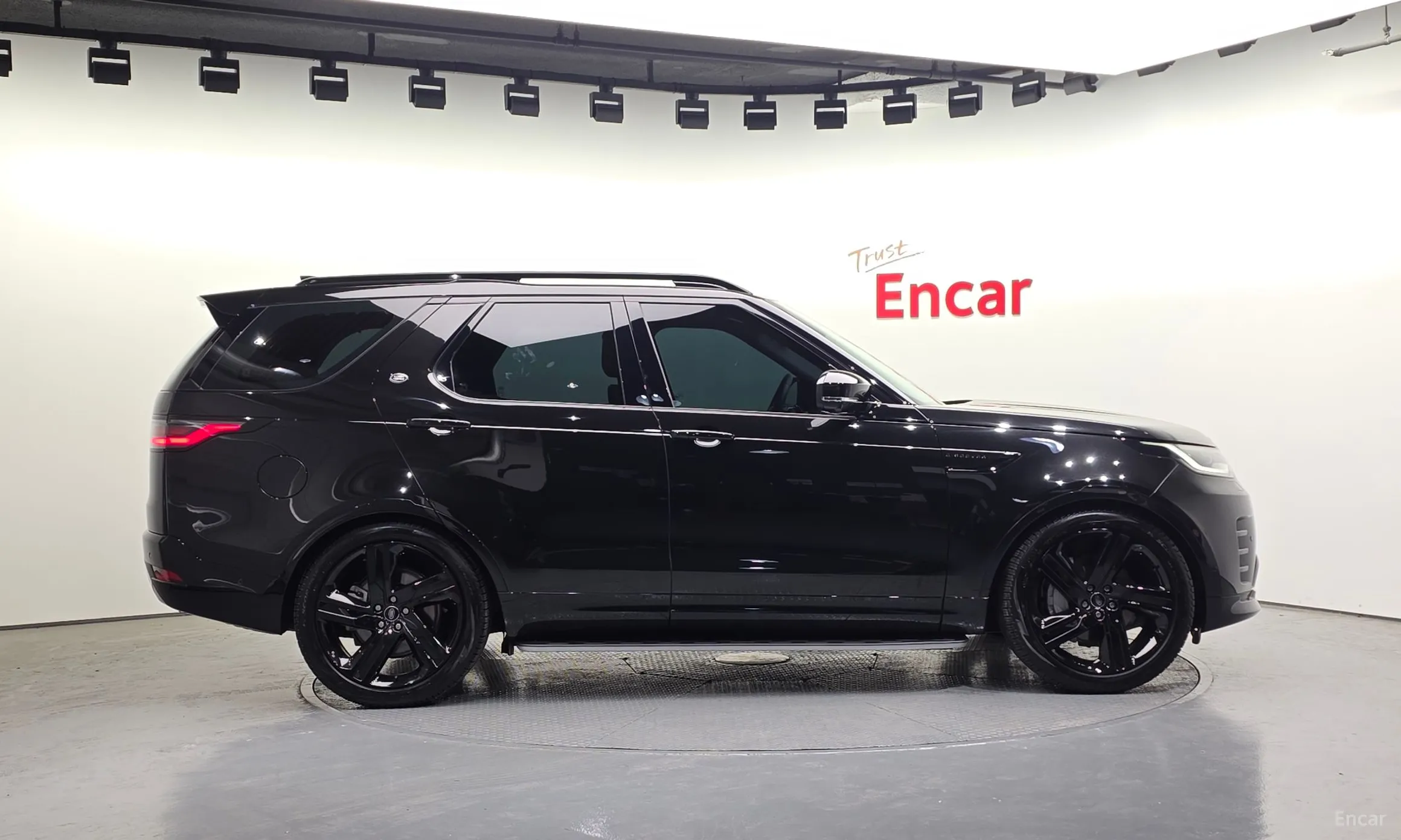 Land Rover Discovery 5 превью 6