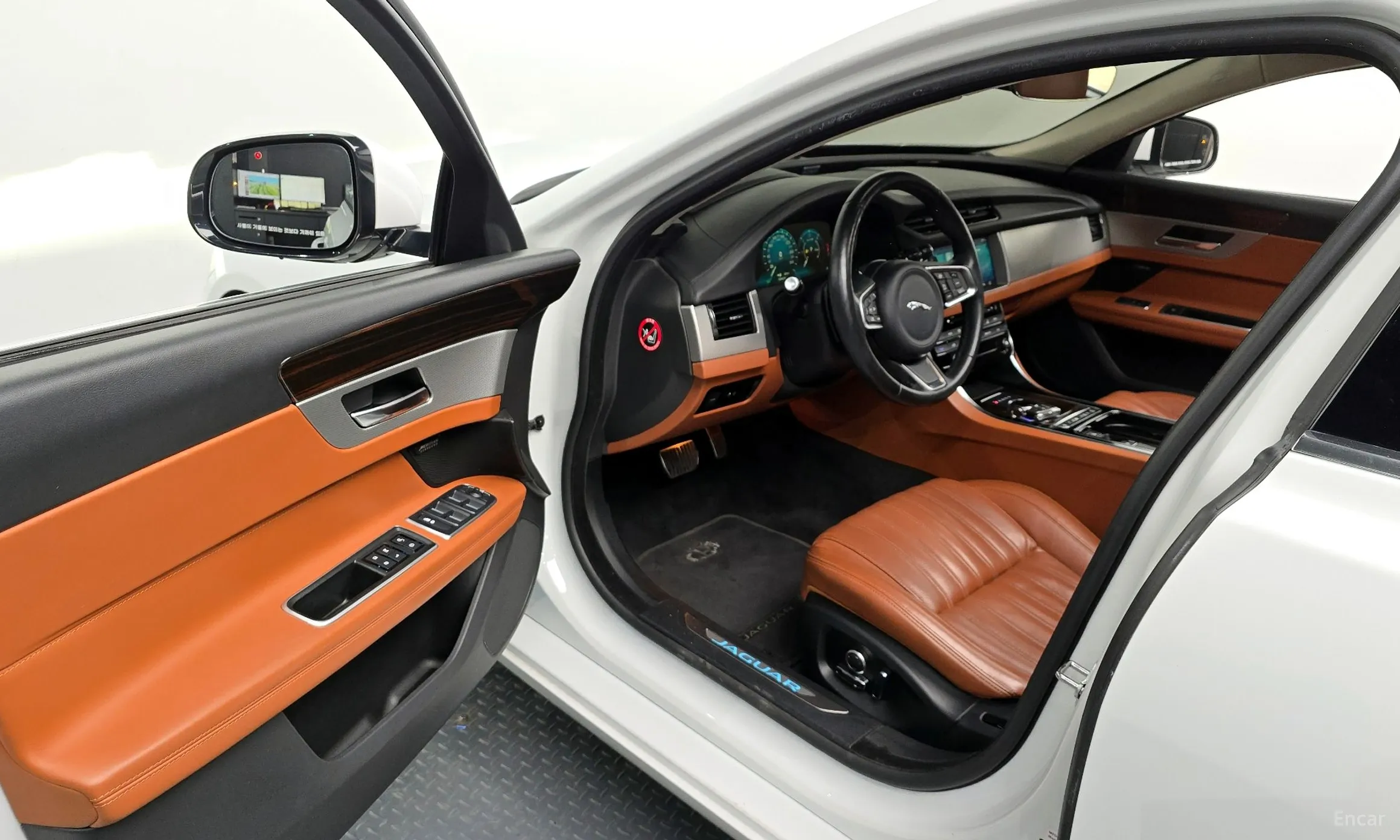 Jaguar XF (x260) превью 10