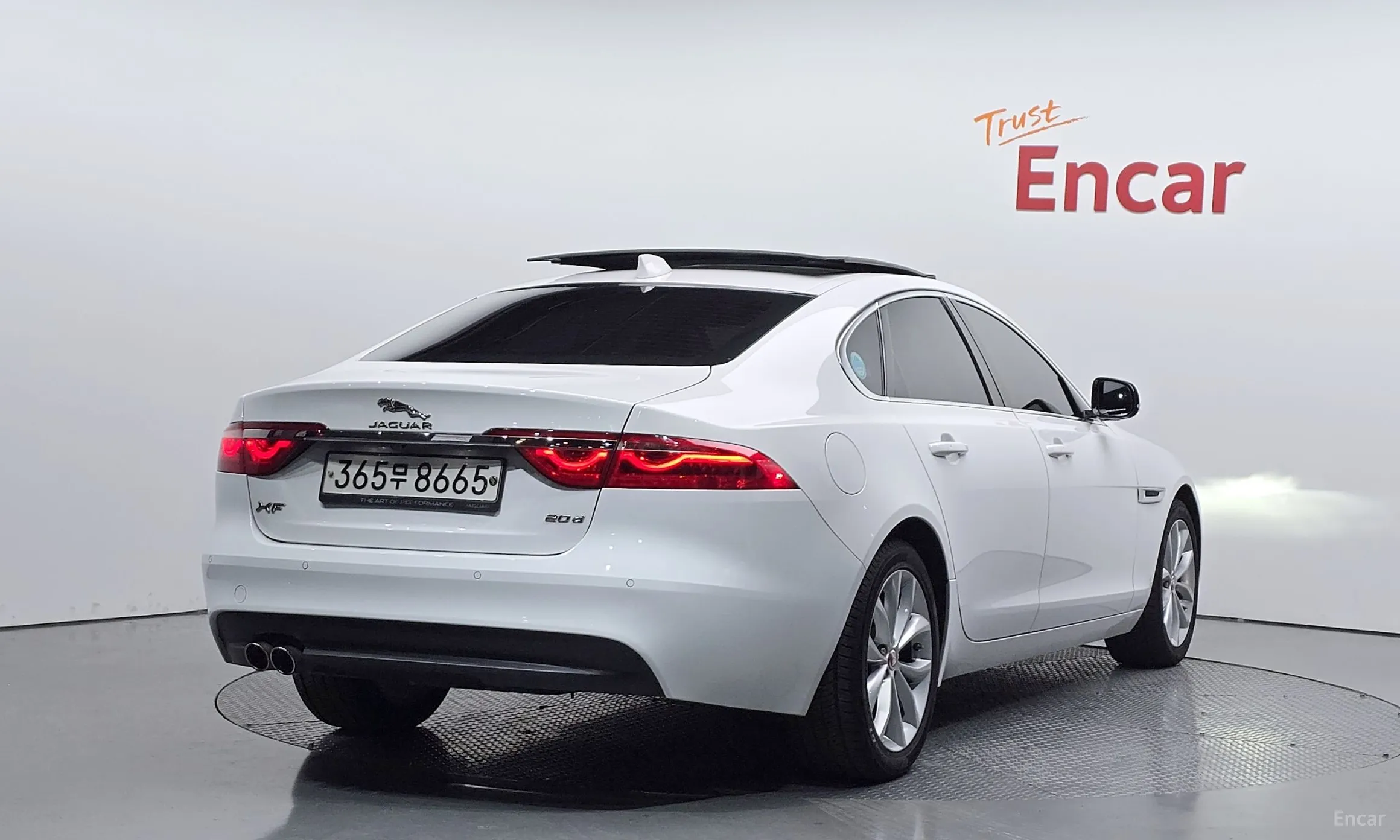 Jaguar XF (x260)