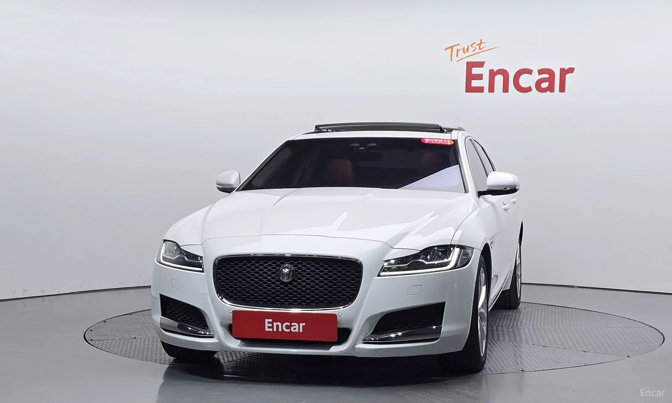 Jaguar XF (x260) превью 3