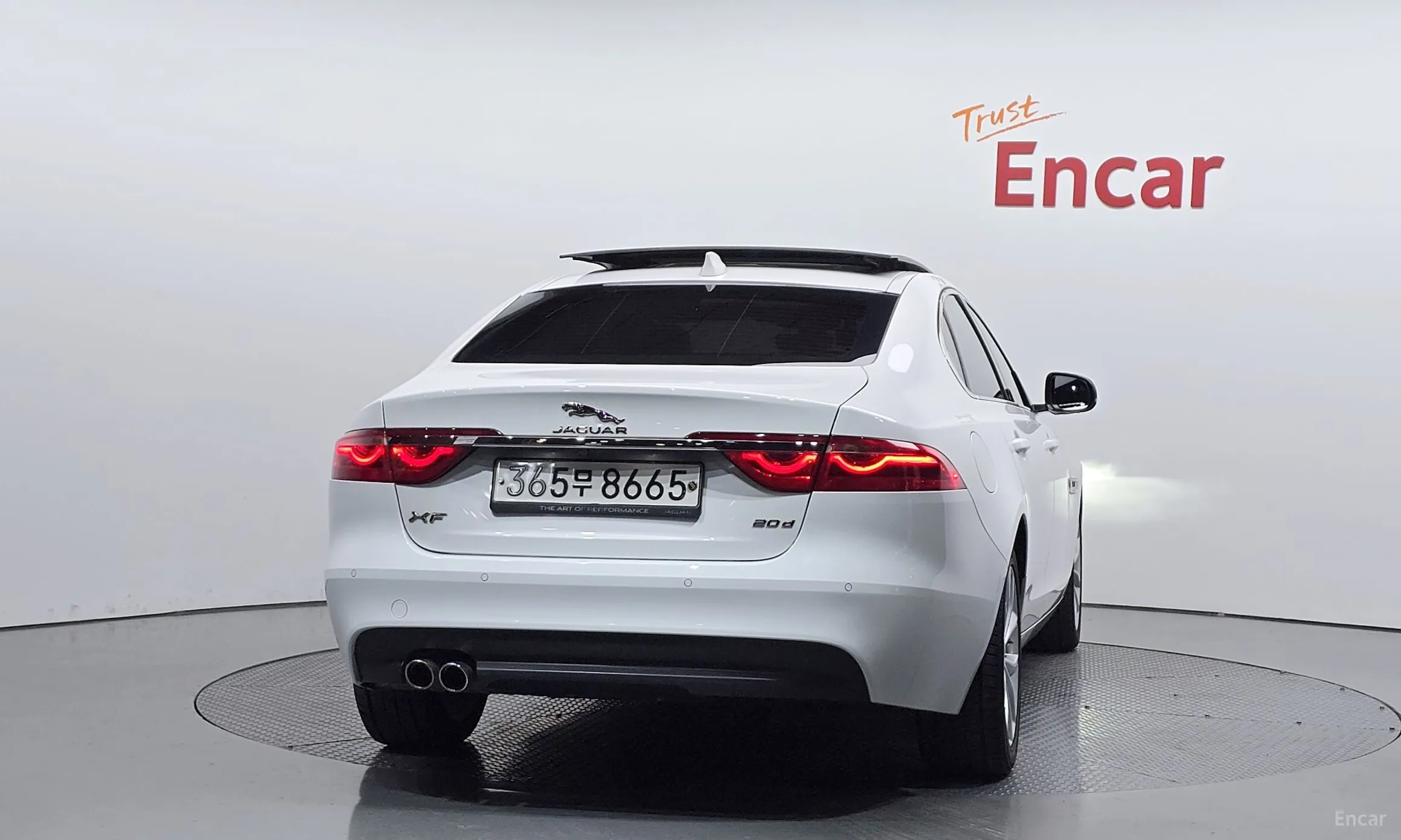 Jaguar XF (x260) превью 4