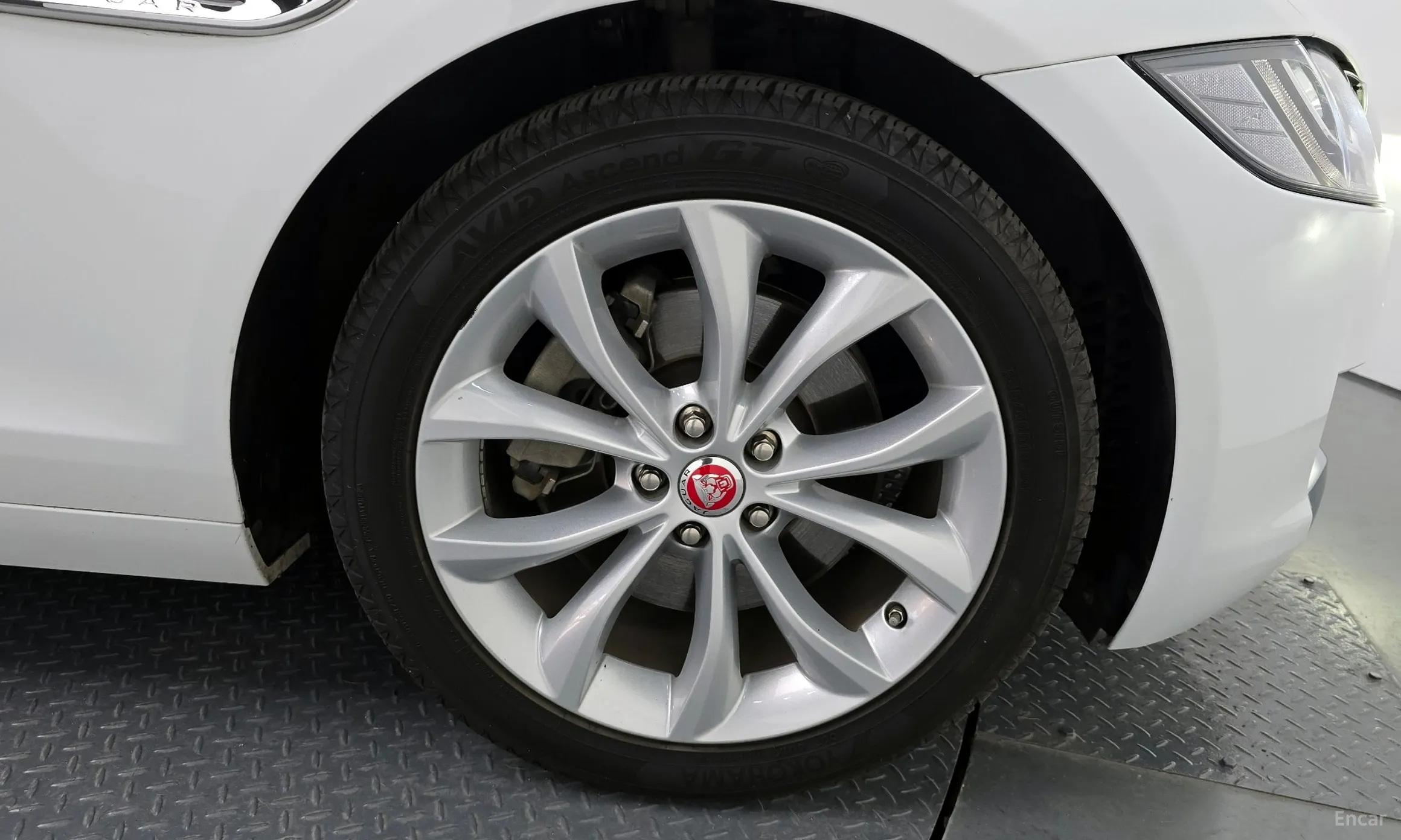 Jaguar XF (x260) превью 5