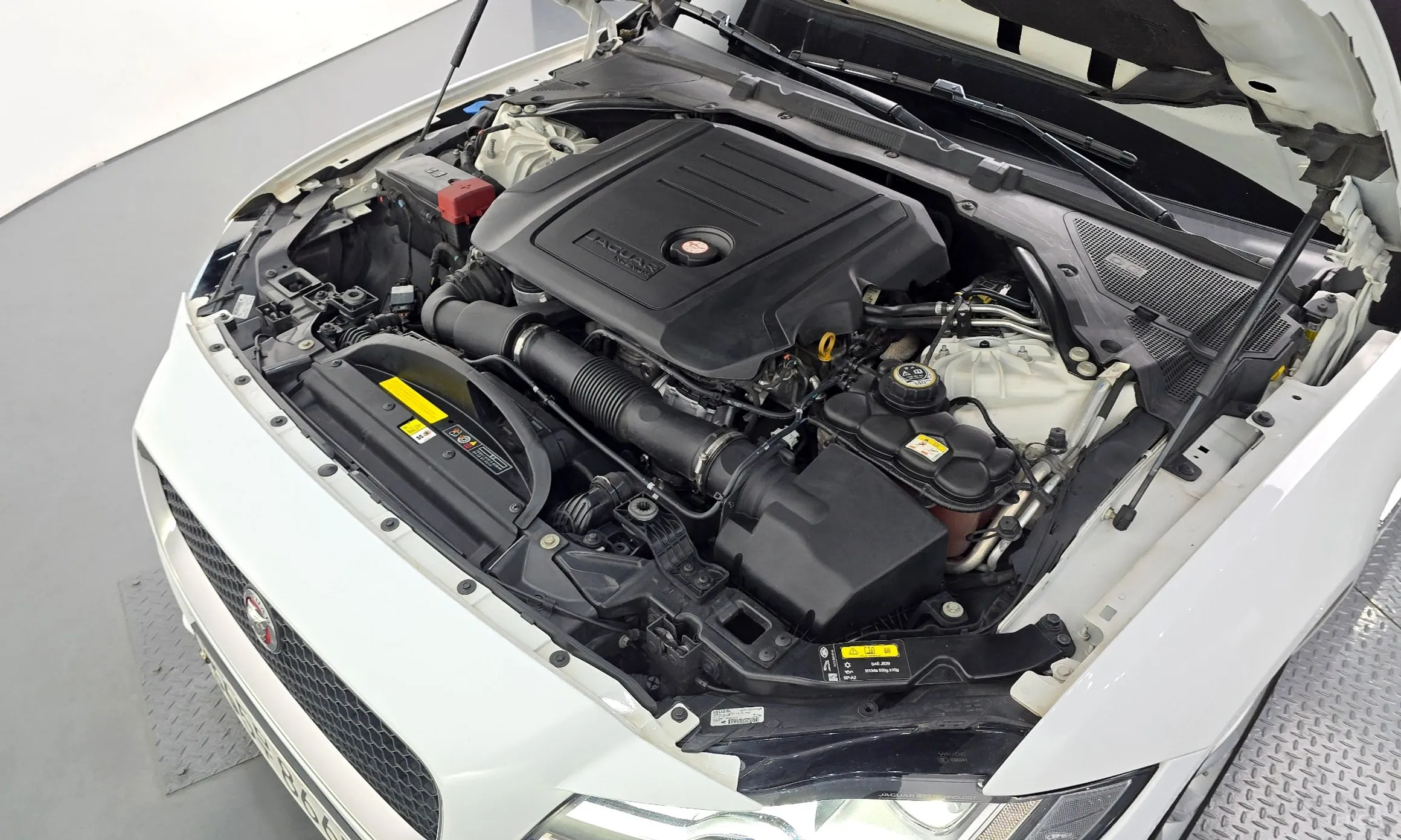 Jaguar XF (x260) превью 6