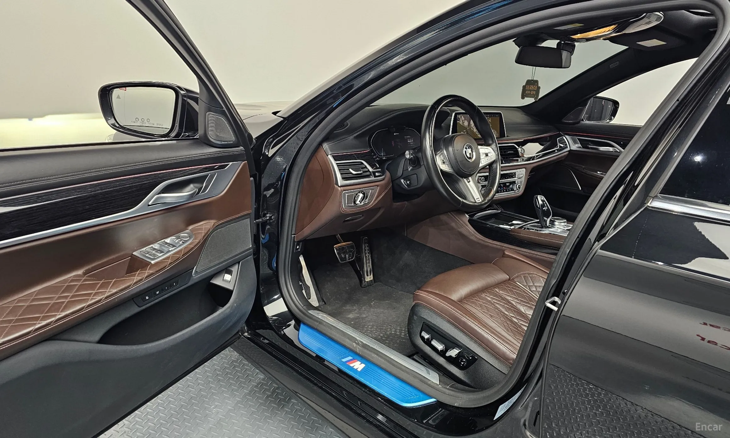 BMW 7 Series (G11) превью 10