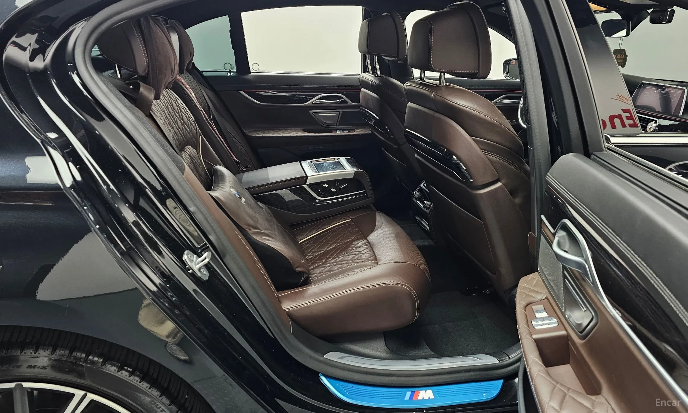 BMW 7 Series (G11) превью 12