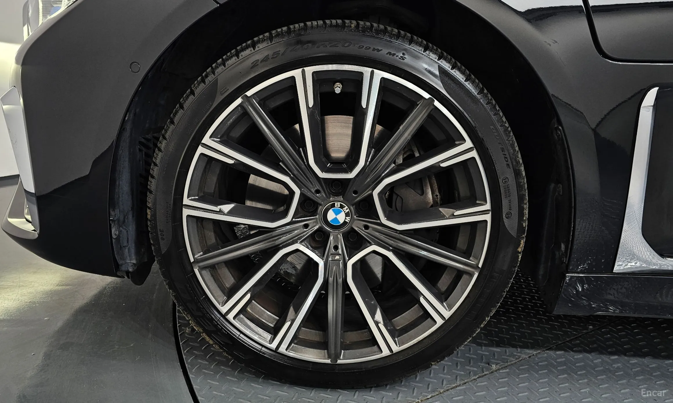 BMW 7 Series (G11) превью 5
