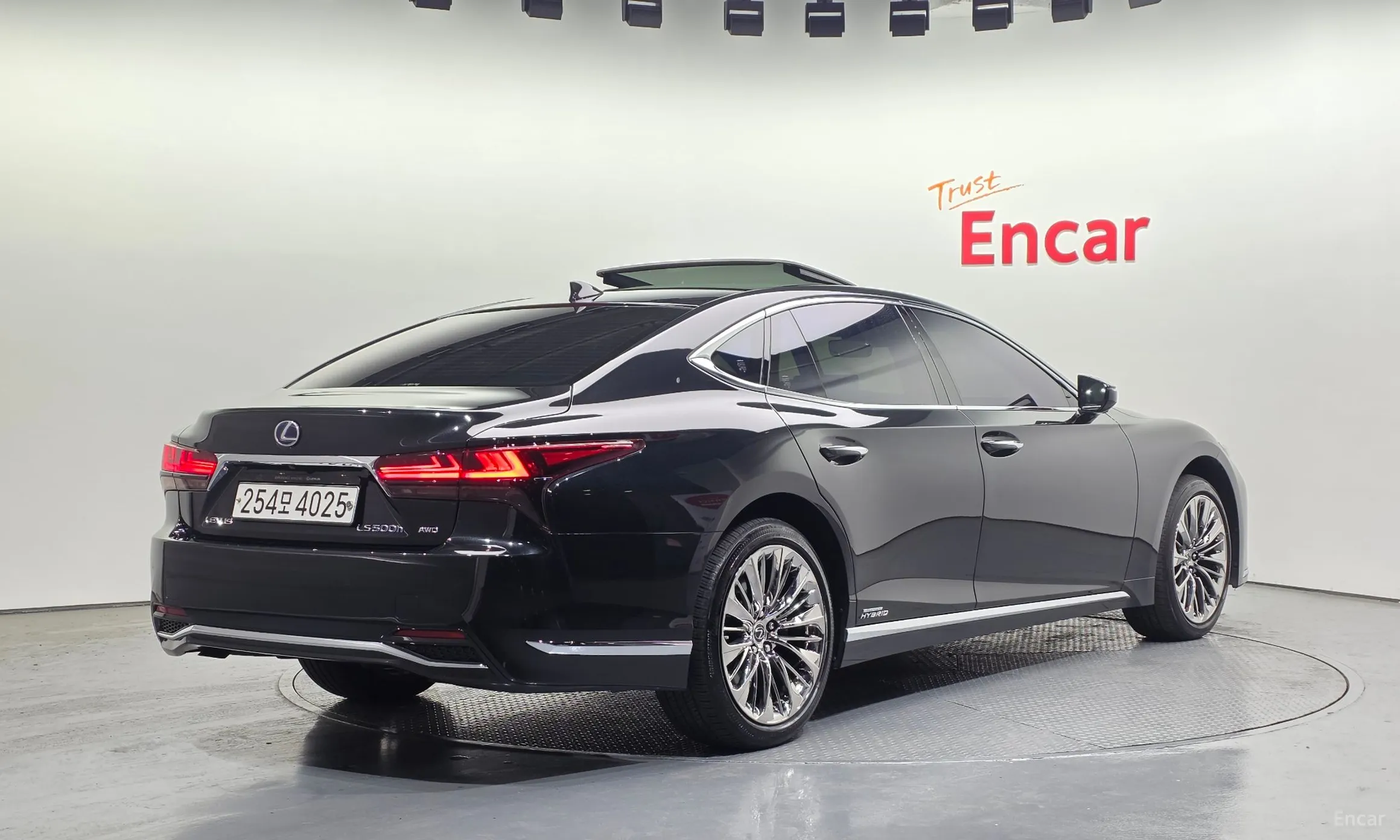 Lexus LS500h Gen 5