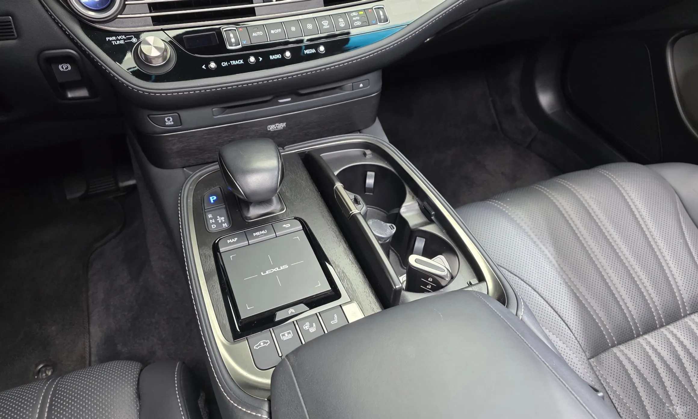 Lexus LS500h Gen 5 превью 9