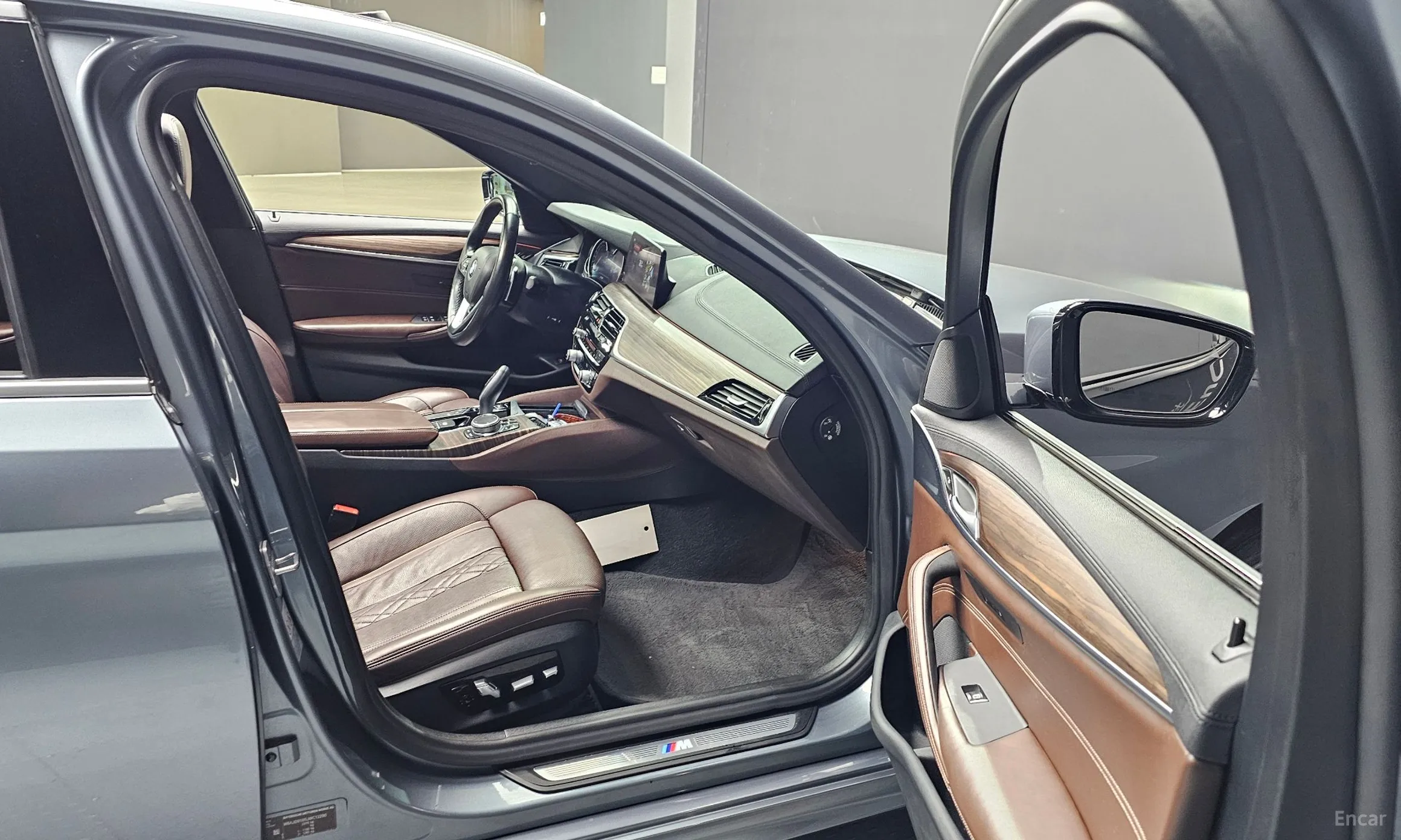 BMW 5 Series (G30) превью 10