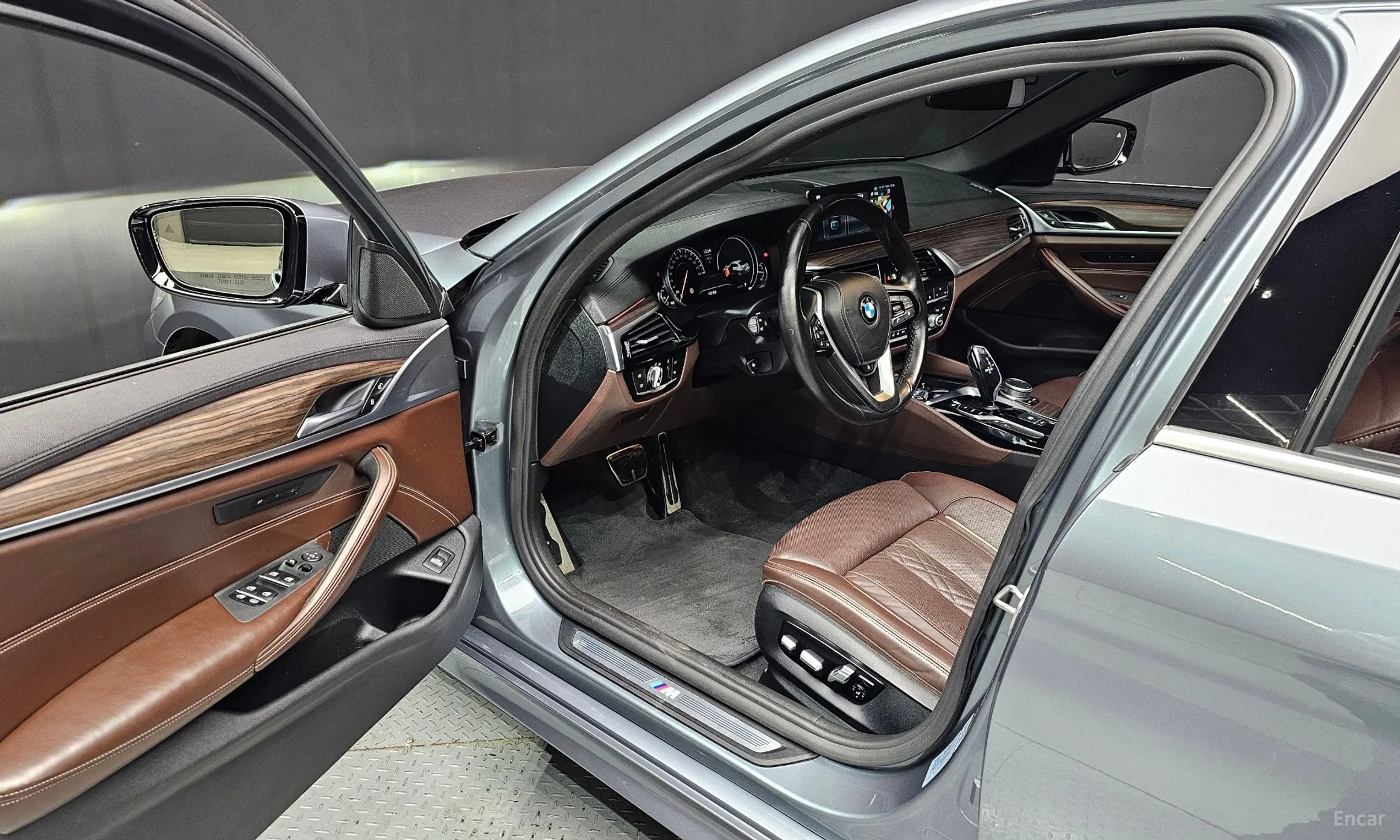 BMW 5 Series (G30) превью 11