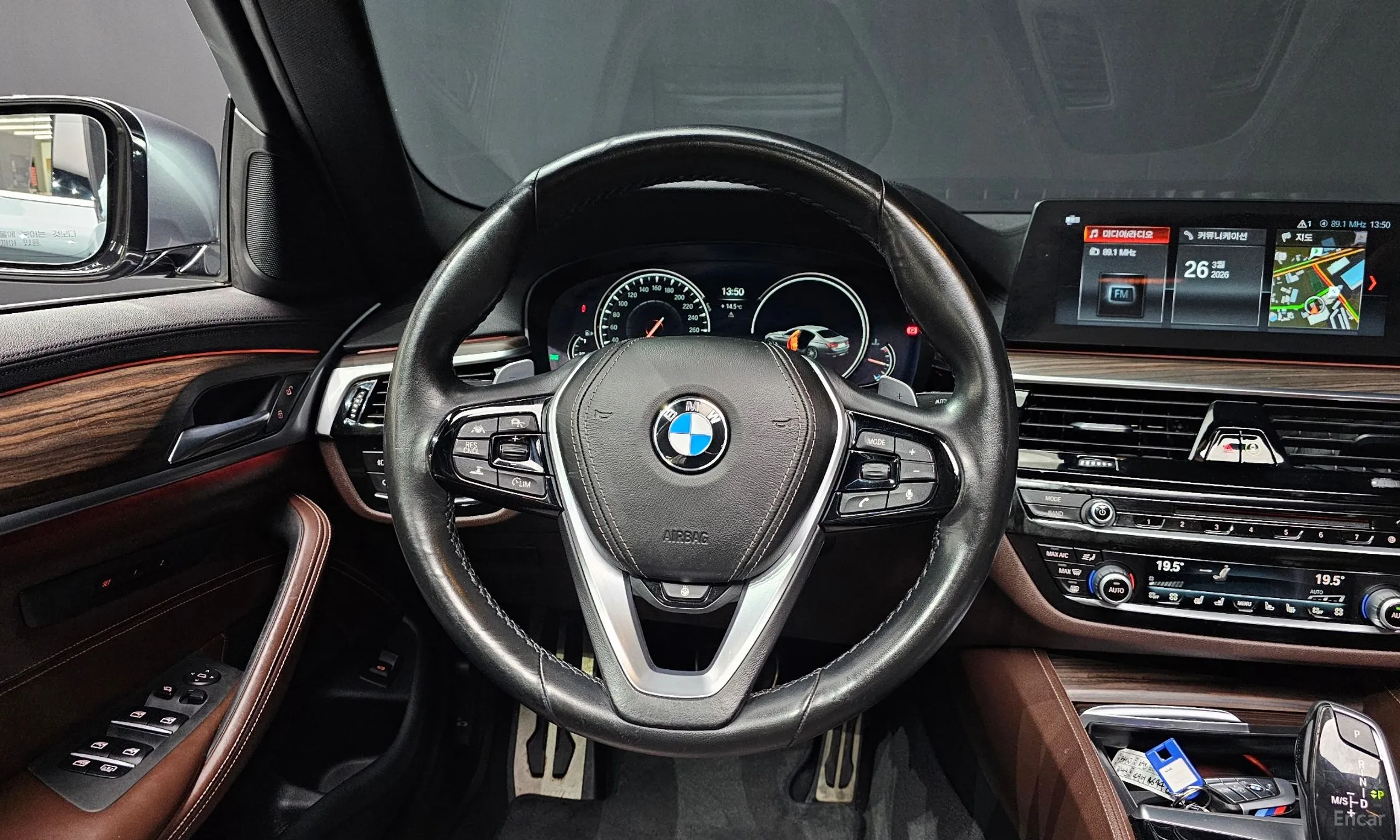 BMW 5 Series (G30) превью 13