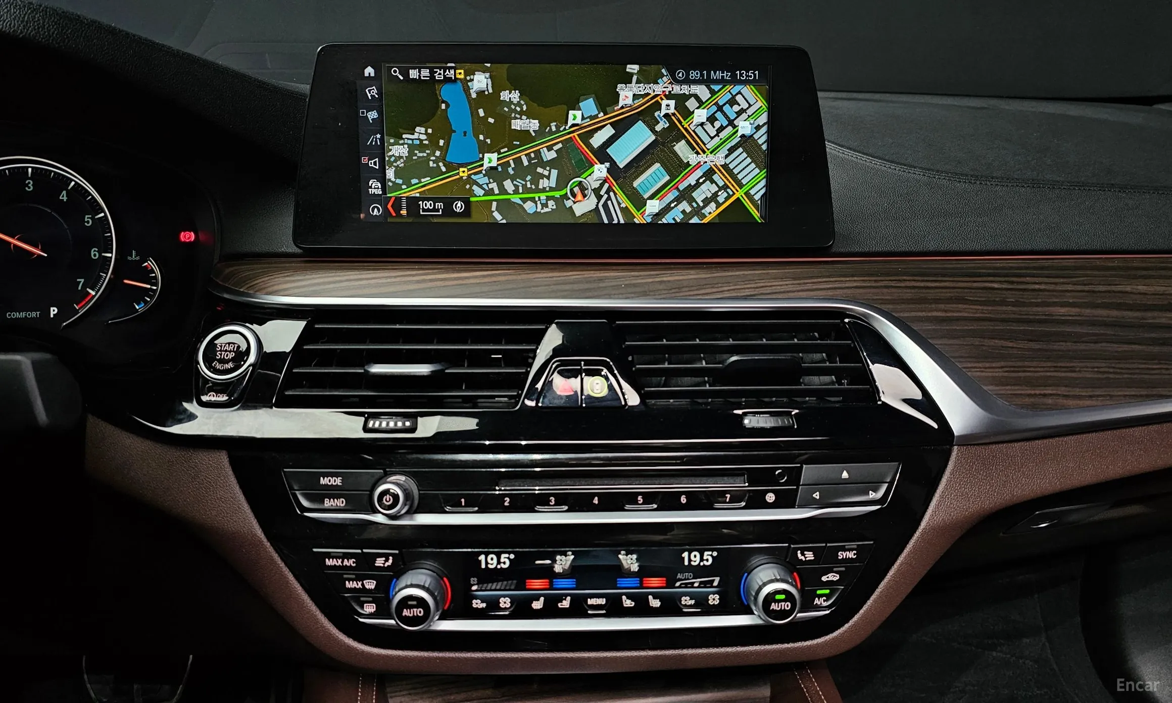 BMW 5 Series (G30) превью 14